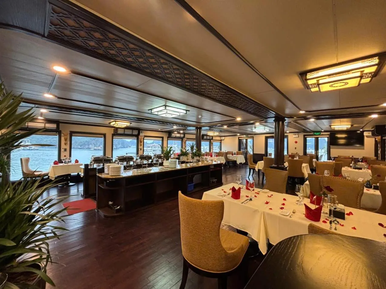 Restaurant/places to eat in Arcady Boutique Cruise