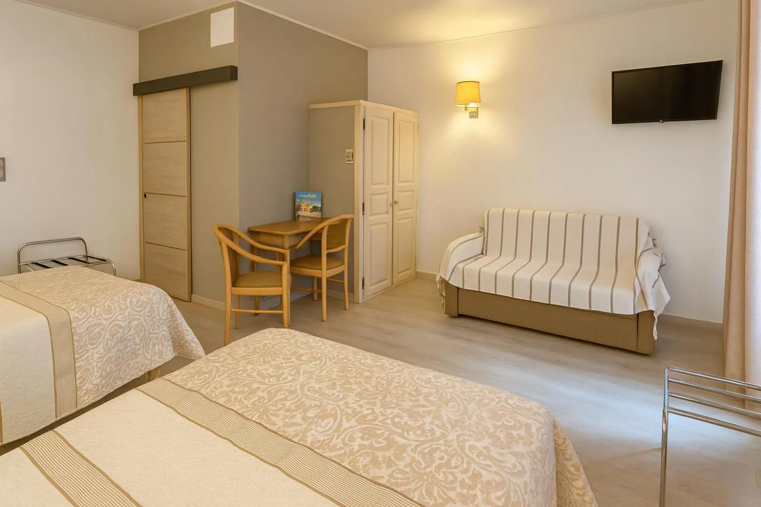 Bed in Hôtel du Nord