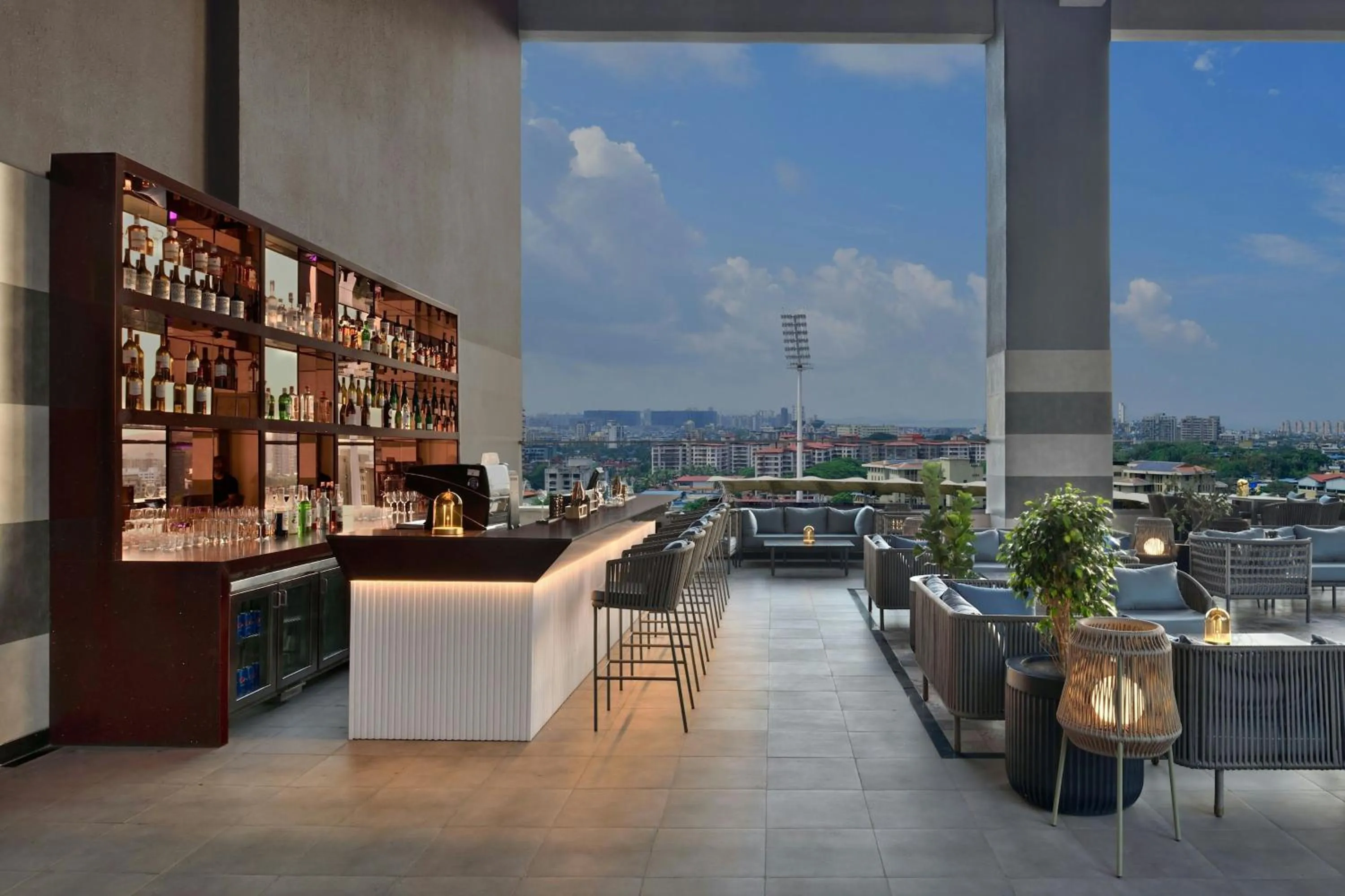 Lounge or bar in Courtyard by Marriott Navi Mumbai