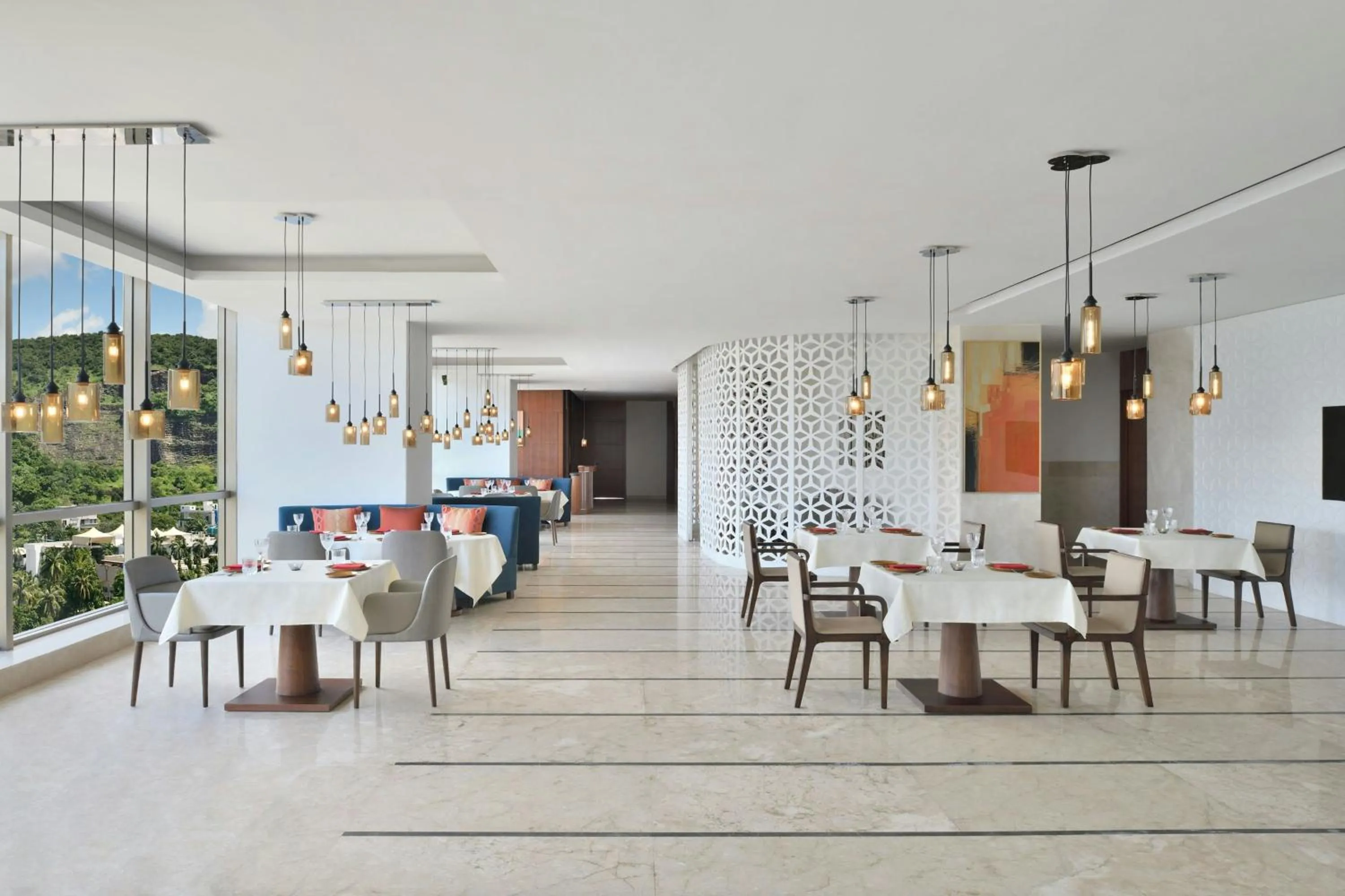 Restaurant/places to eat in Courtyard by Marriott Navi Mumbai