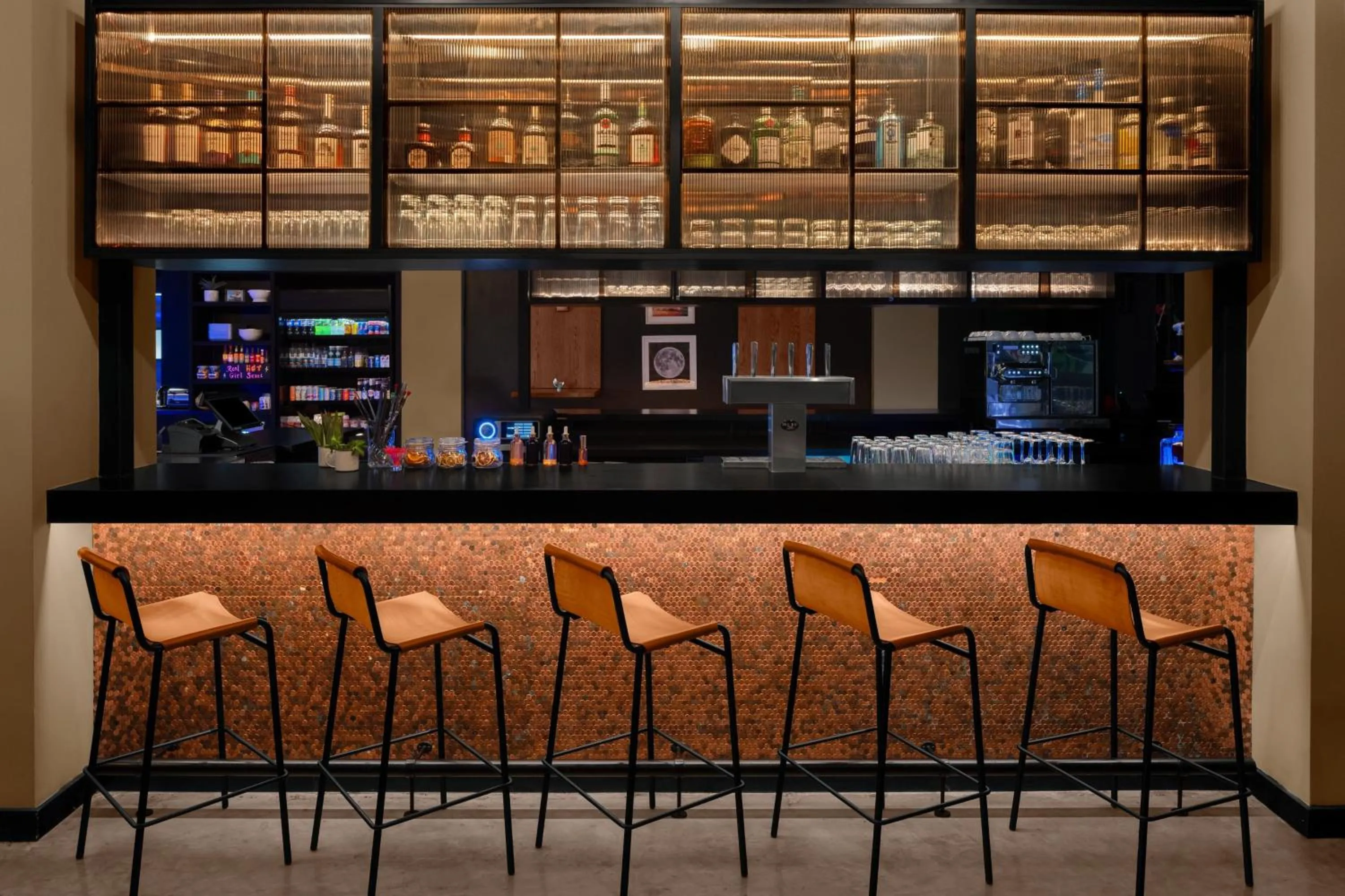 Lounge or bar in Moxy Houston Downtown