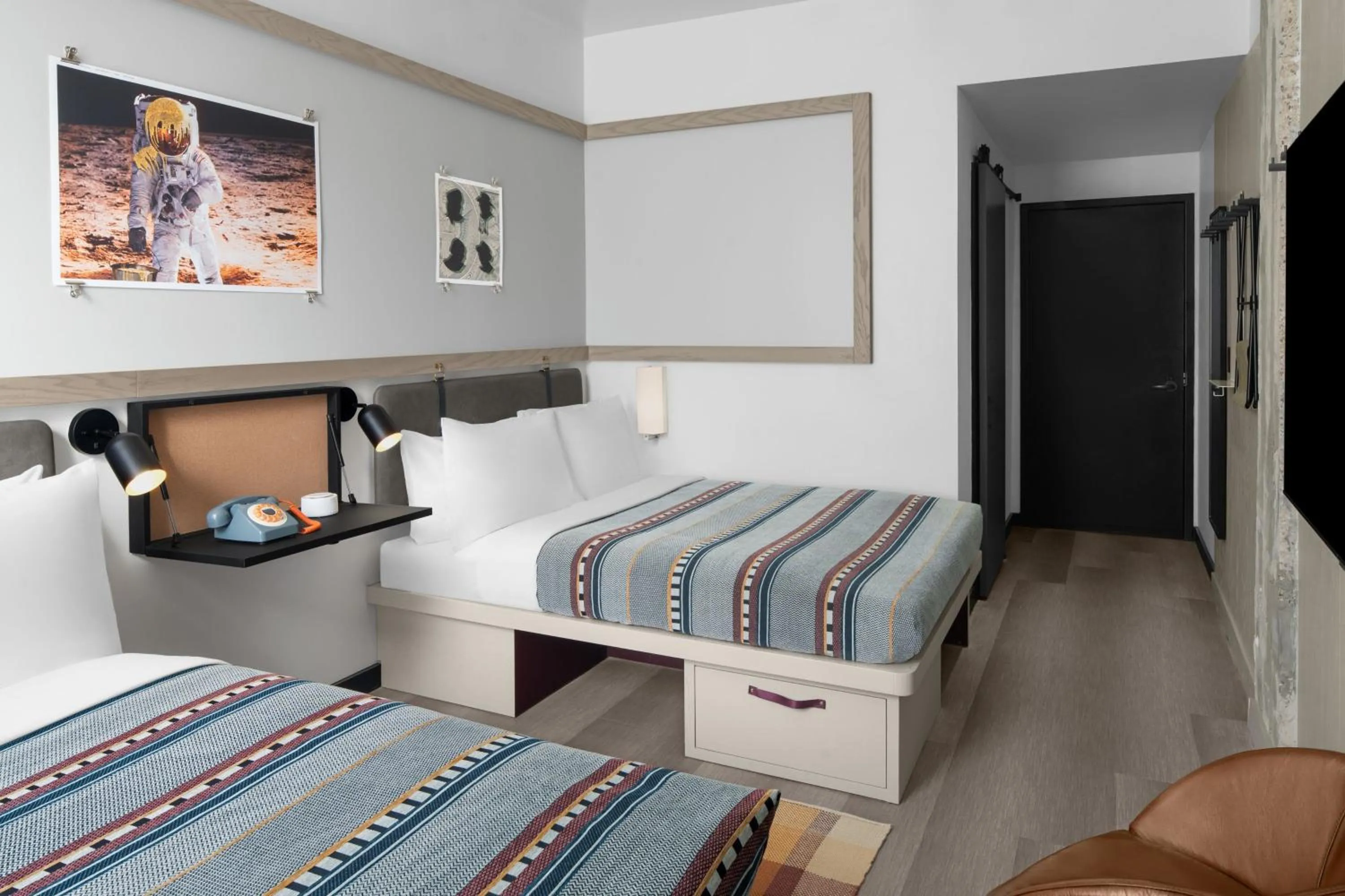 Bedroom, Bed in Moxy Houston Downtown