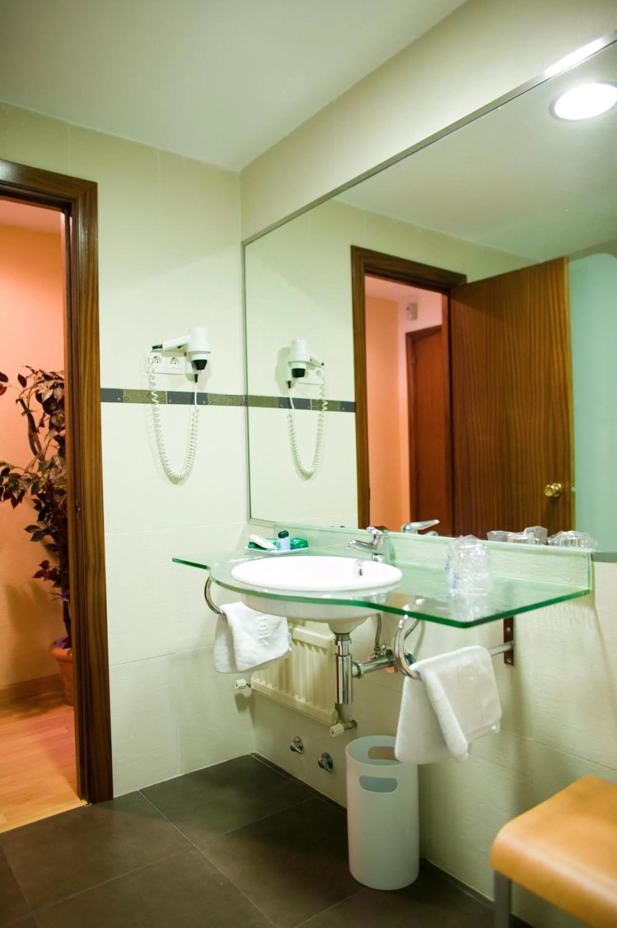 Bathroom in Hotel Unzaga Plaza