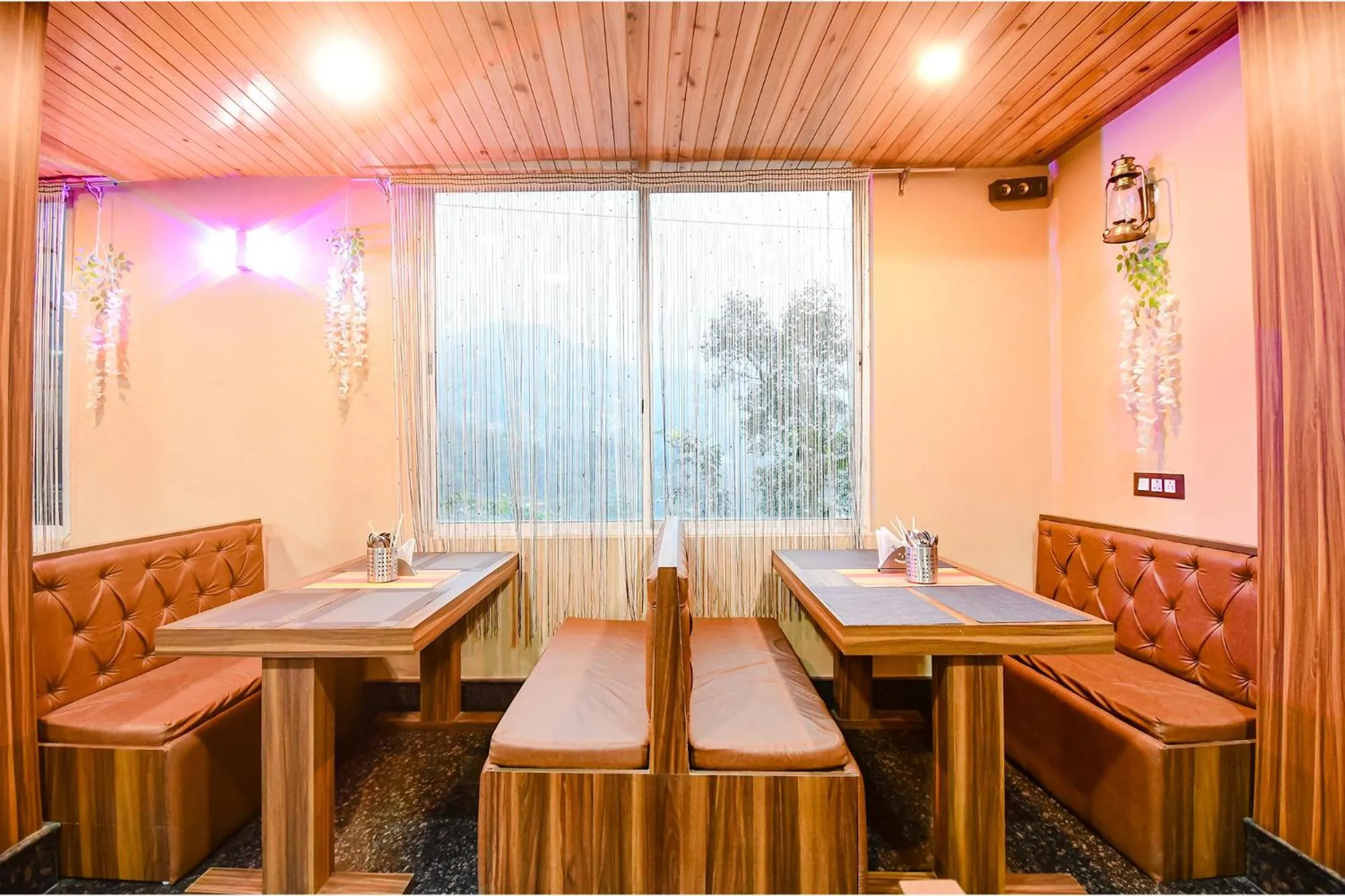 Restaurant/places to eat in FabHotel Rikhila's Regency