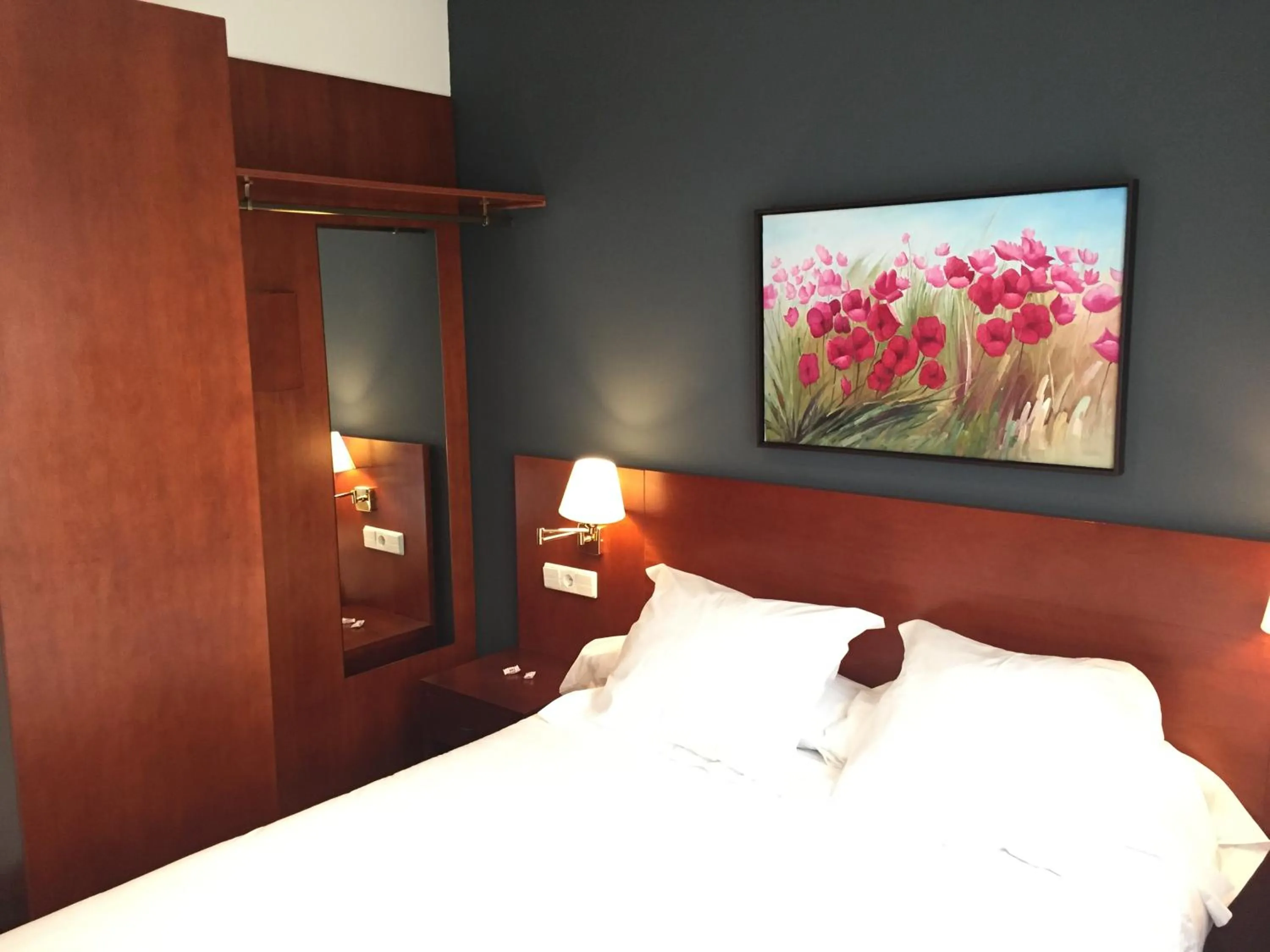 Photo of the whole room, Bed in TRH Ciudad de Baeza