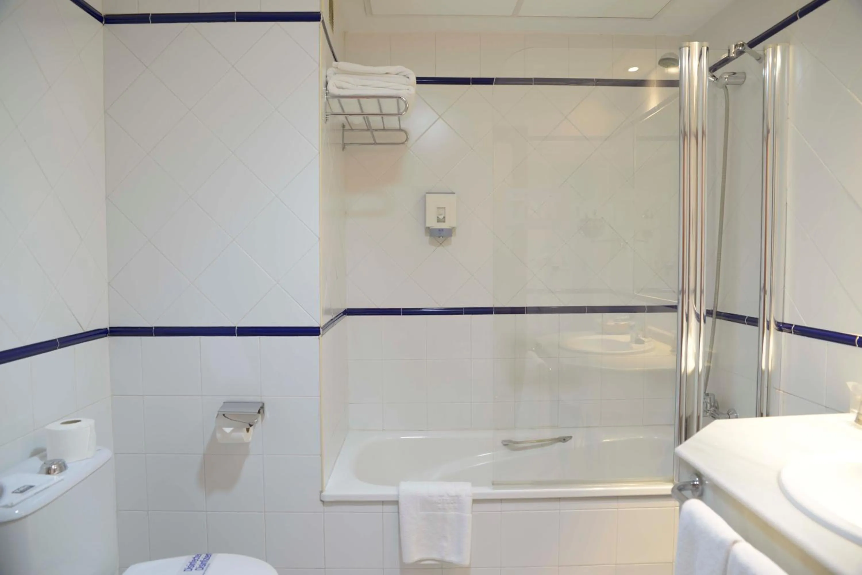 Bathroom in TRH Ciudad de Baeza