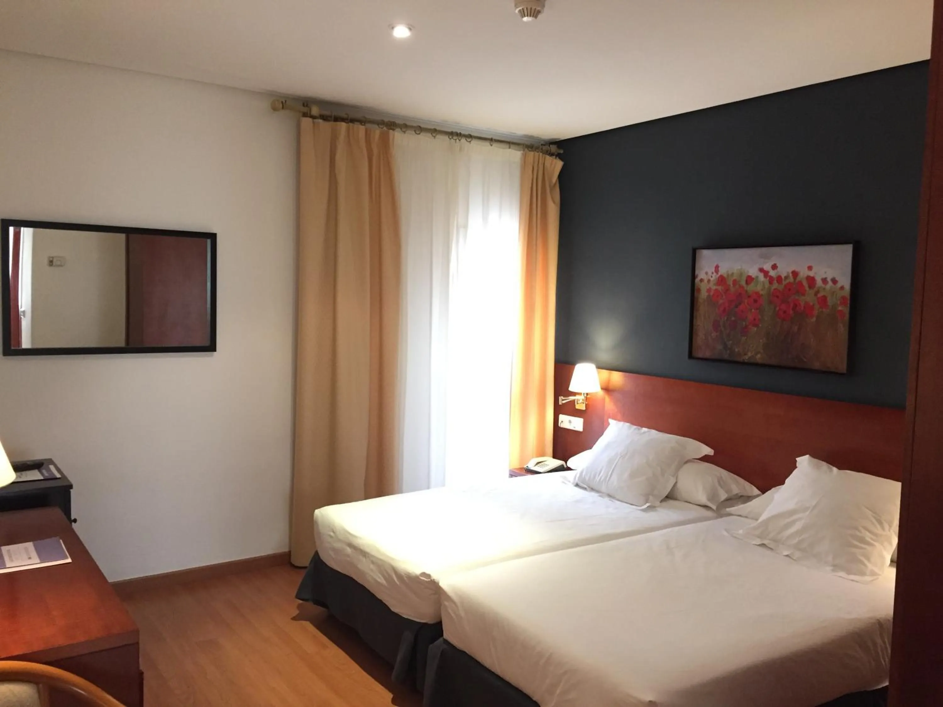 Photo of the whole room, Bed in TRH Ciudad de Baeza