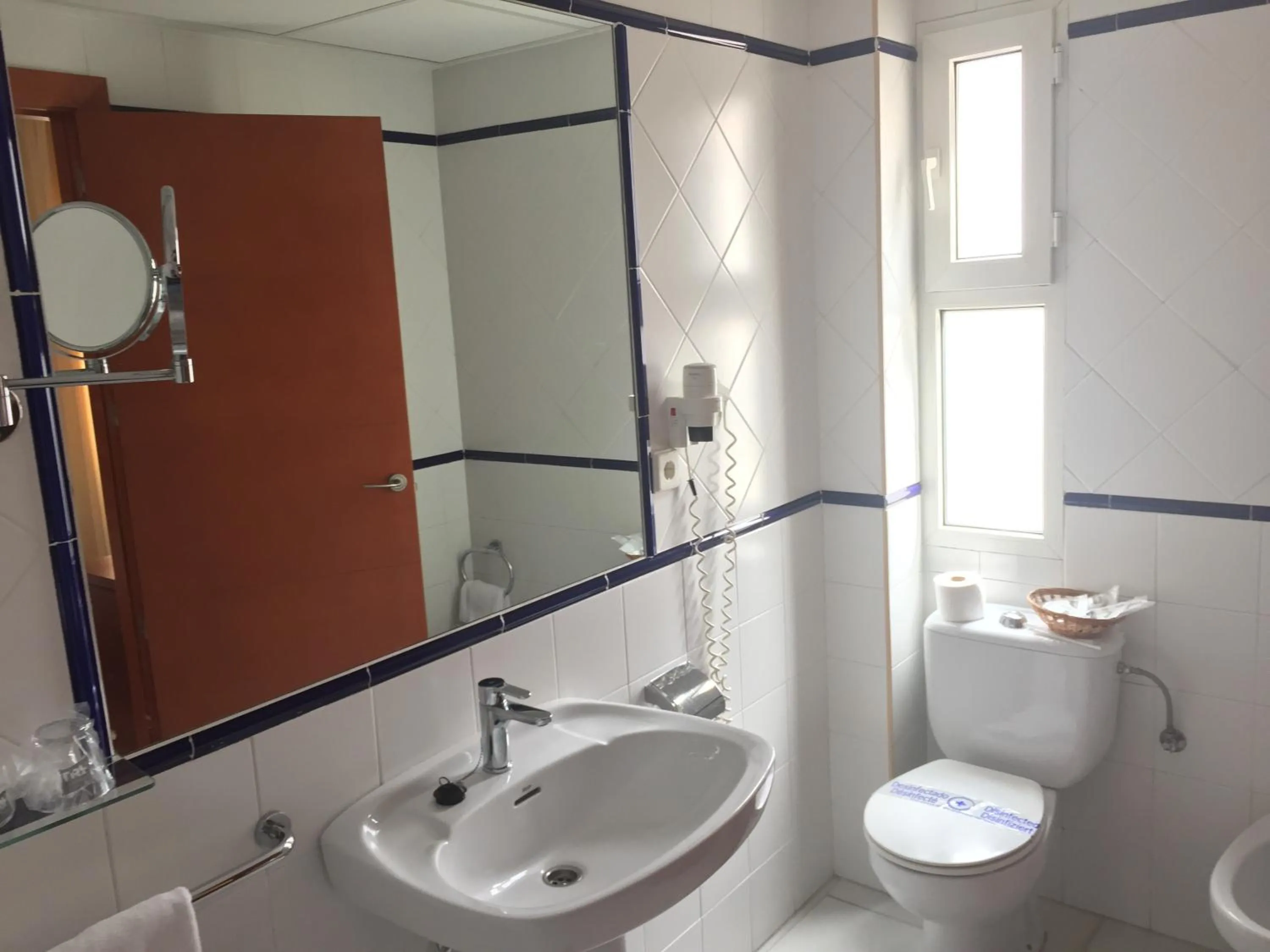 Bathroom in TRH Ciudad de Baeza