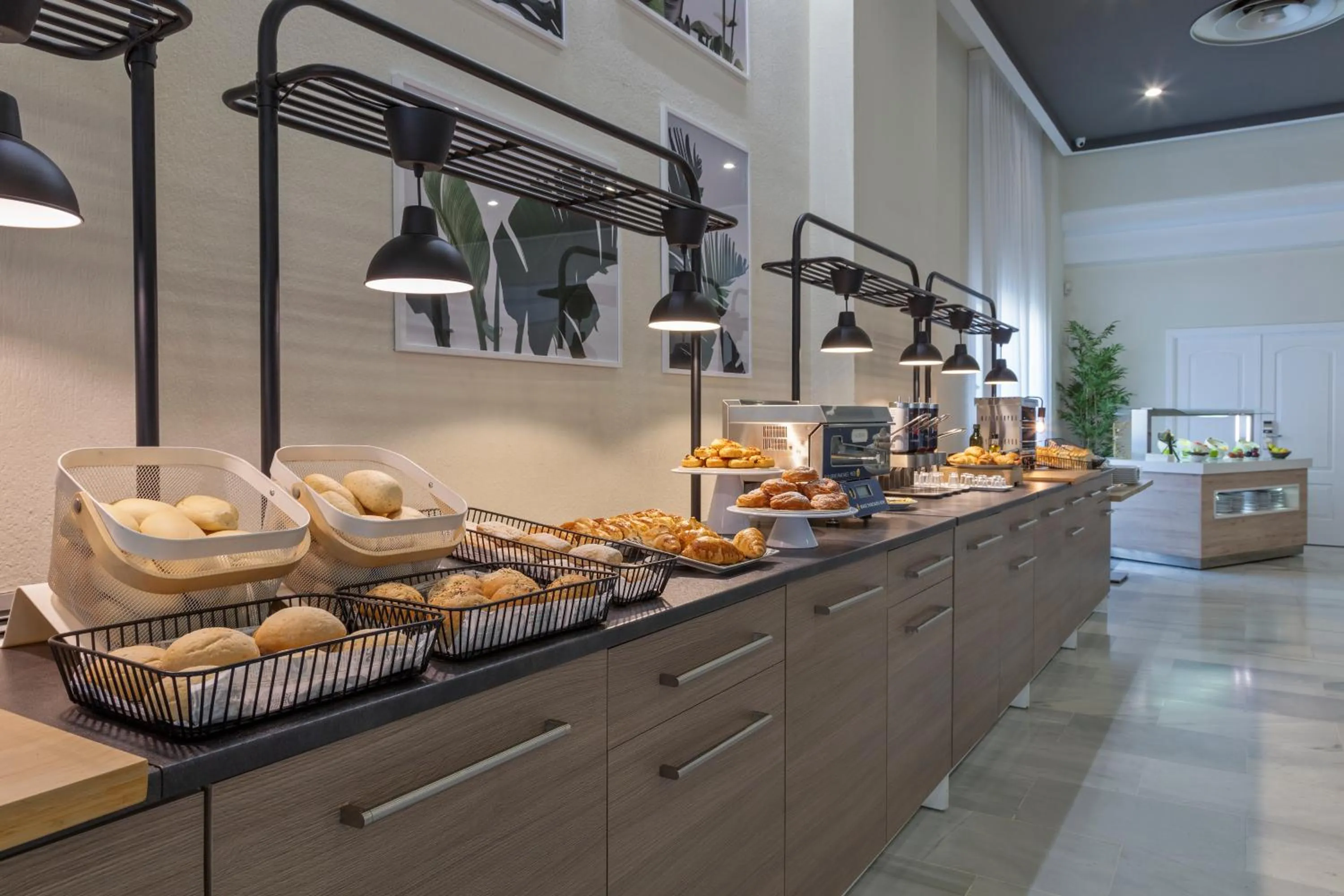 Buffet breakfast in Hotel TRH La Motilla