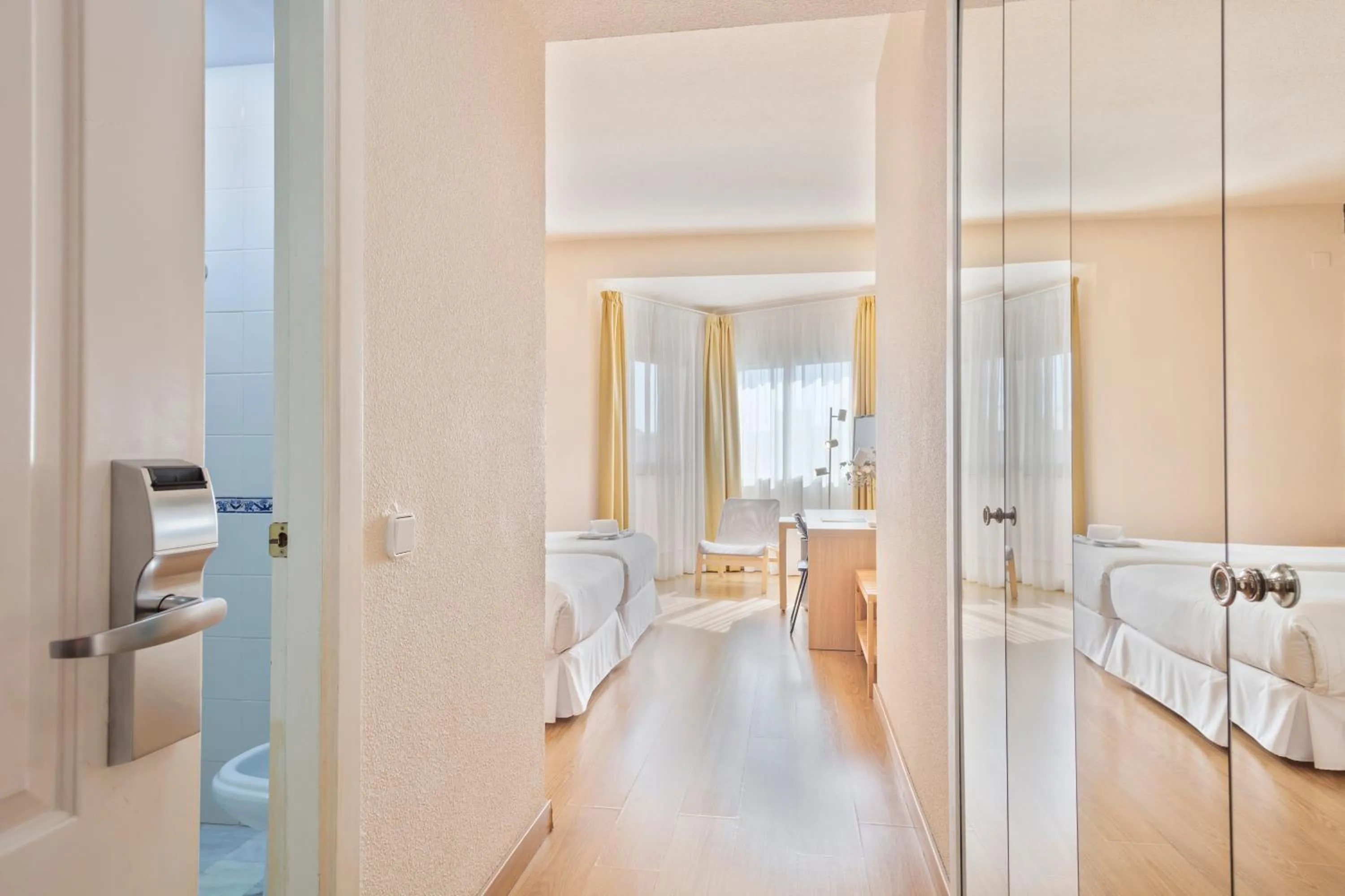 Photo of the whole room in Hotel TRH La Motilla