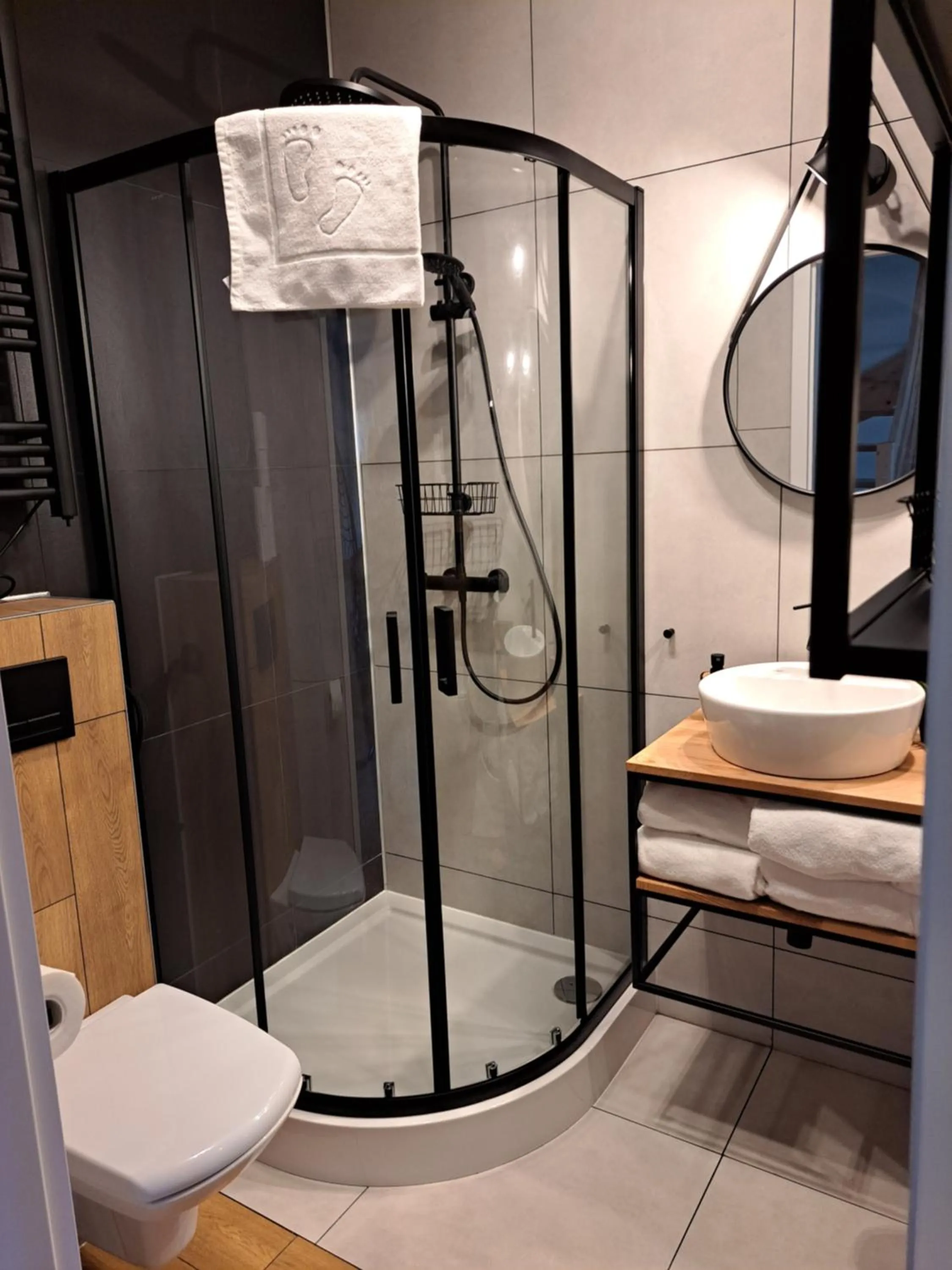 Shower in Nad Lipami - apartament z tarasem blisko stoku Sczyrk