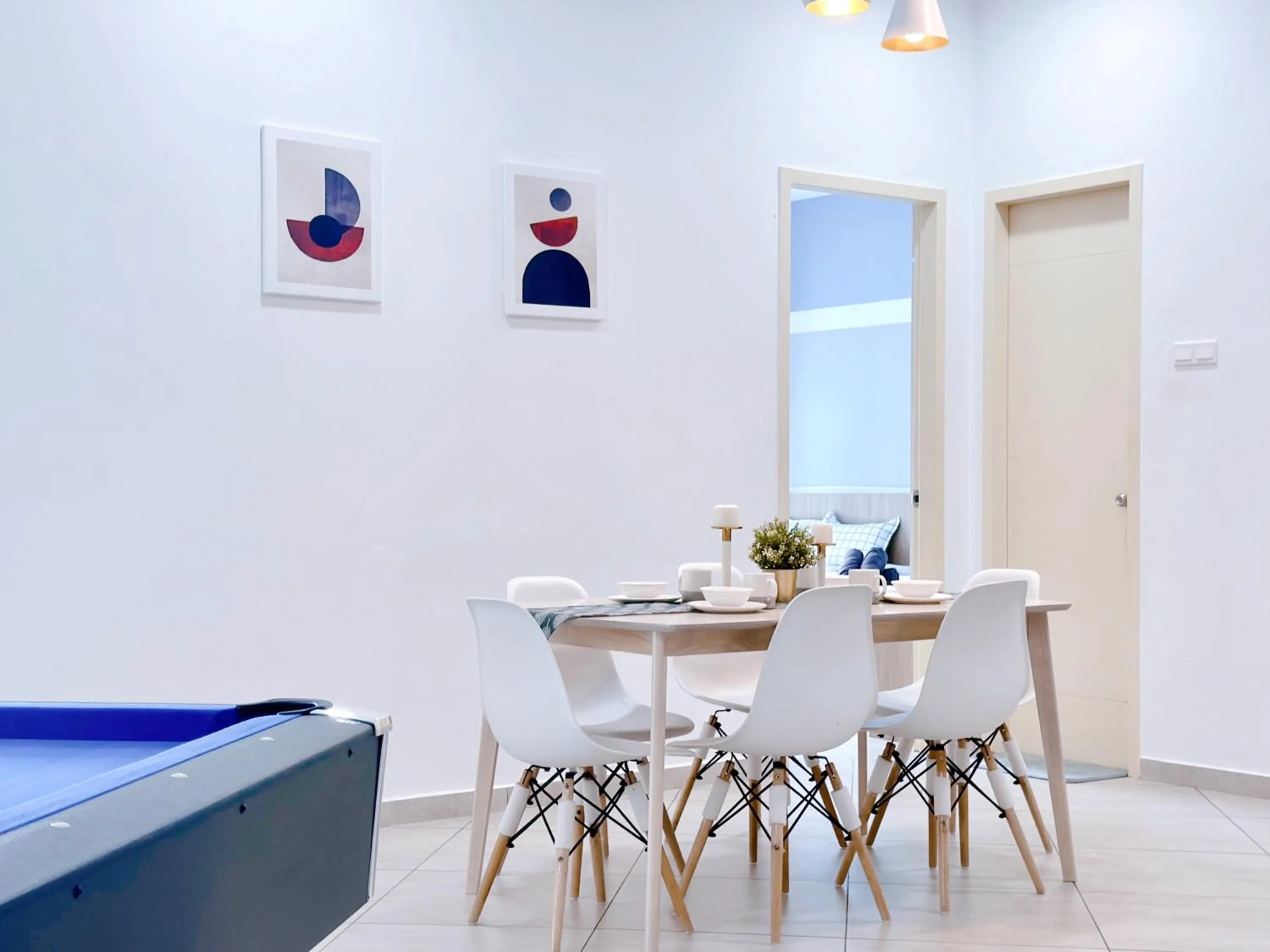 Dining area in Atlantis Melaka I 5-10pax I 5min JonkerSt BY Alviv Management