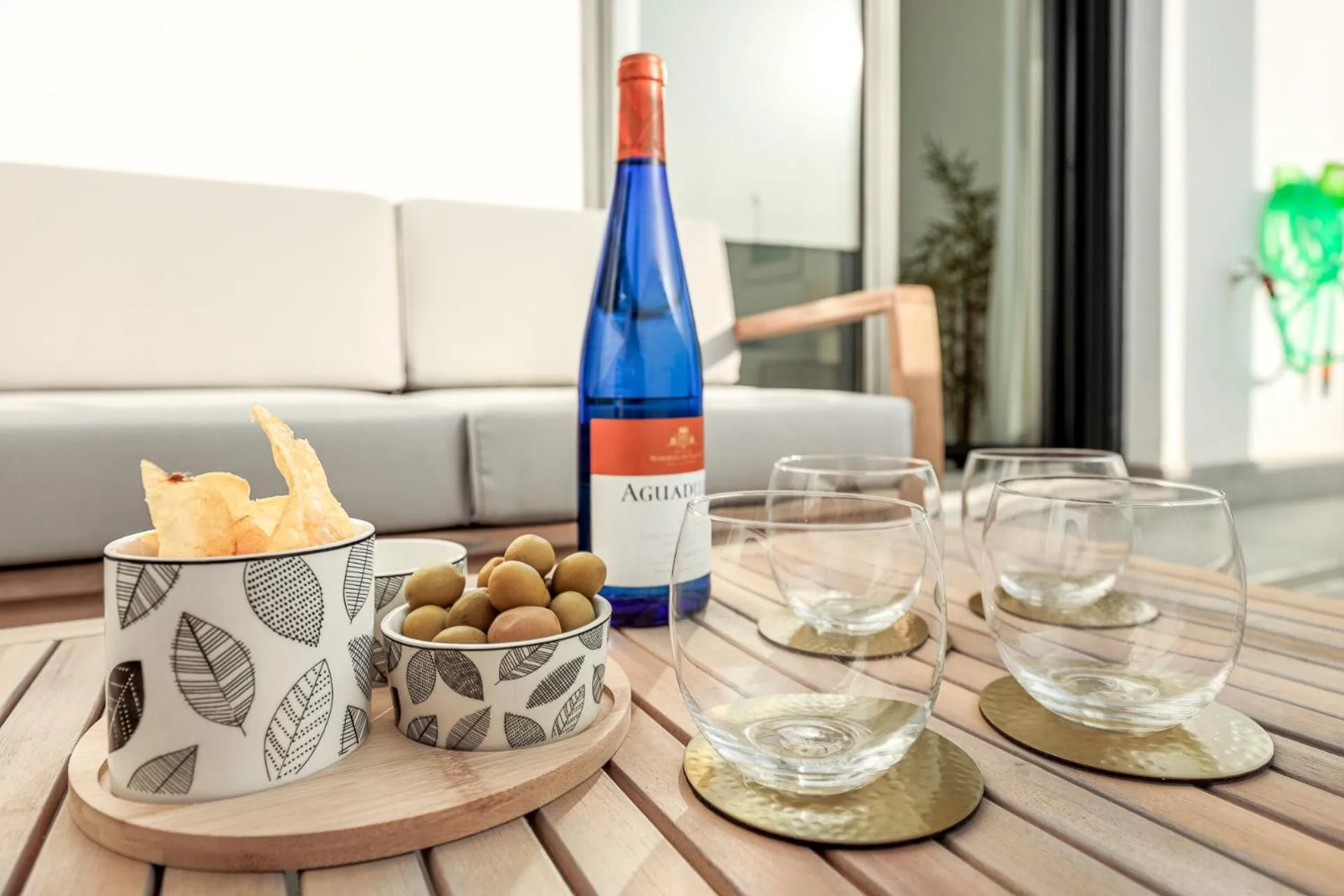 Food and drinks in Uxama Sevilla Luxury Penthouse en Triana - Terraza y parking privados - piscina
