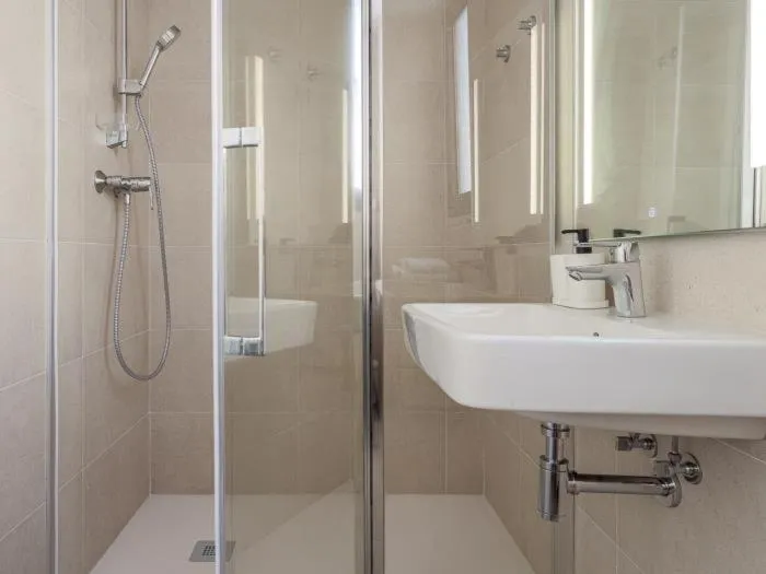 Shower in Uxama Sevilla Luxury Penthouse en Triana - Terraza y parking privados - piscina