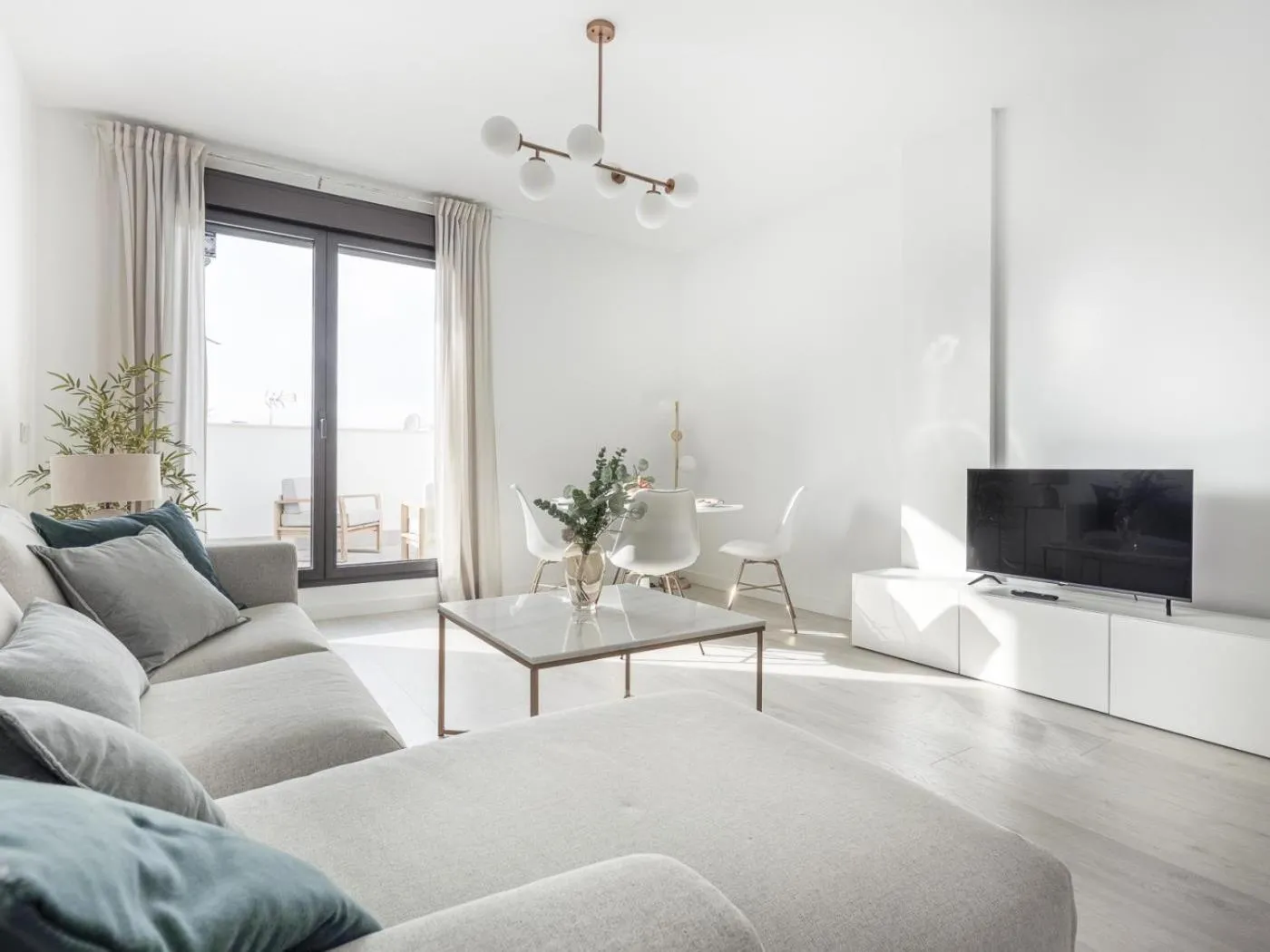 Living room in Uxama Sevilla Luxury Penthouse en Triana - Terraza y parking privados - piscina