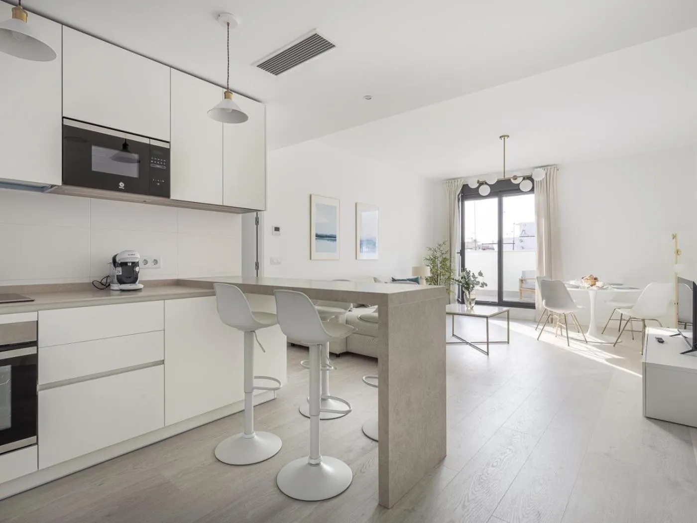 Kitchen or kitchenette in Uxama Sevilla Luxury Penthouse en Triana - Terraza y parking privados - piscina