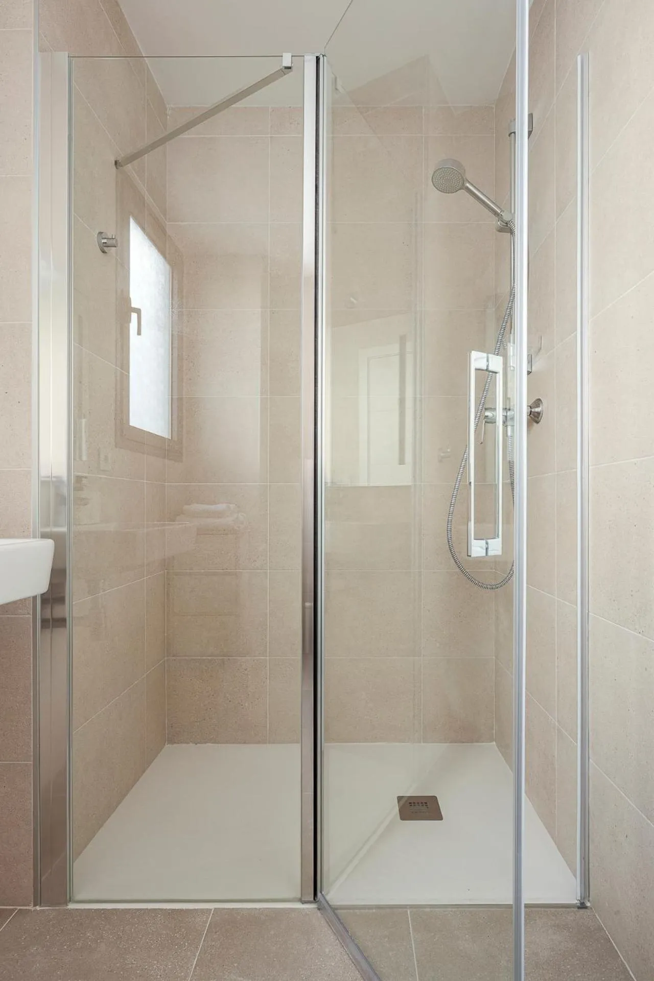 Shower in Uxama Sevilla Luxury Penthouse en Triana - Terraza y parking privados - piscina