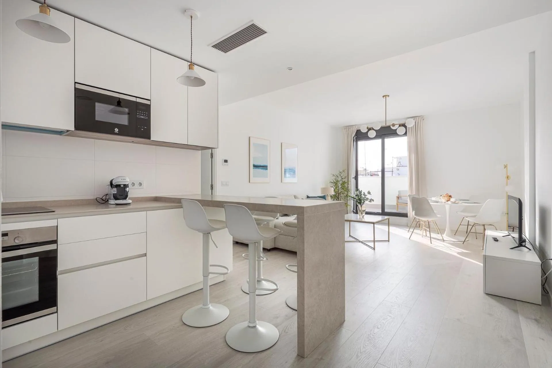 Kitchen or kitchenette in Uxama Sevilla Luxury Penthouse en Triana - Terraza y parking privados - piscina
