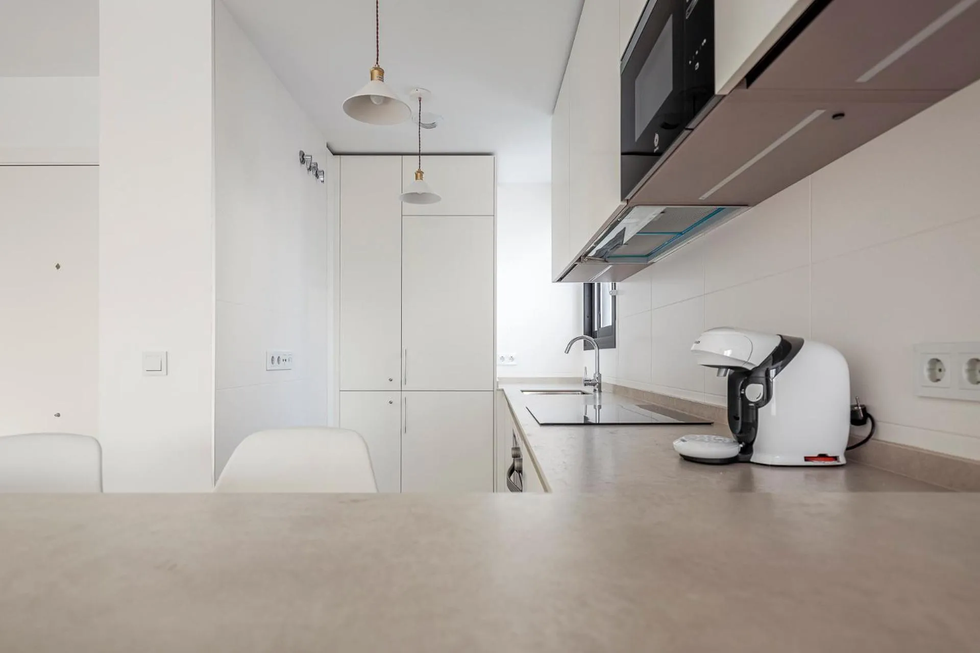 Kitchen or kitchenette in Uxama Sevilla Luxury Penthouse en Triana - Terraza y parking privados - piscina
