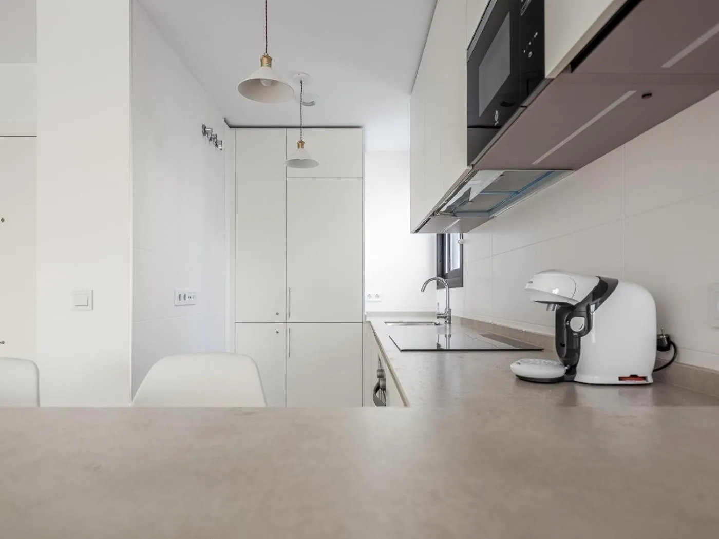 Kitchen or kitchenette in Uxama Sevilla Luxury Penthouse en Triana - Terraza y parking privados - piscina