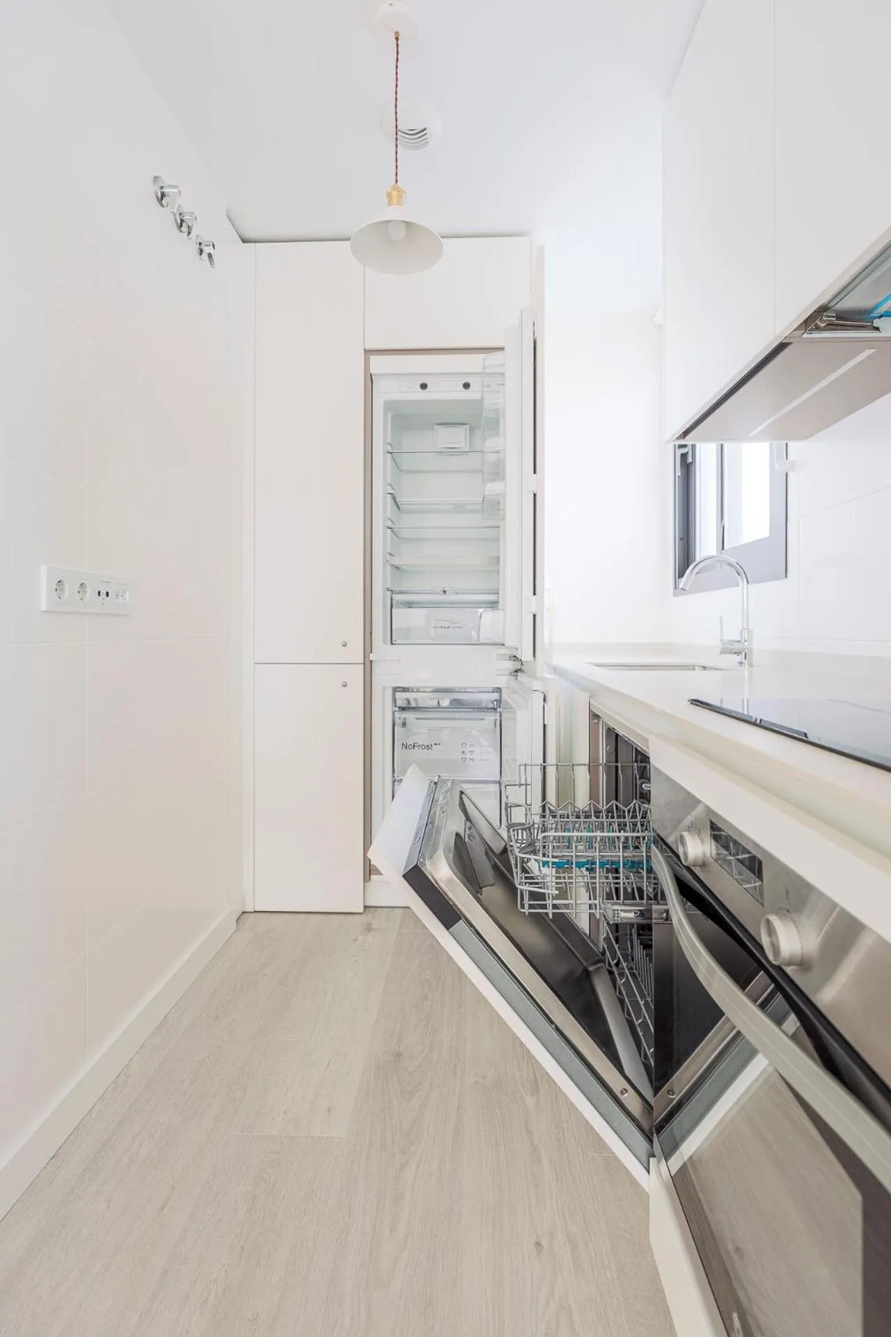Kitchen or kitchenette in Uxama Sevilla Luxury Penthouse en Triana - Terraza y parking privados - piscina