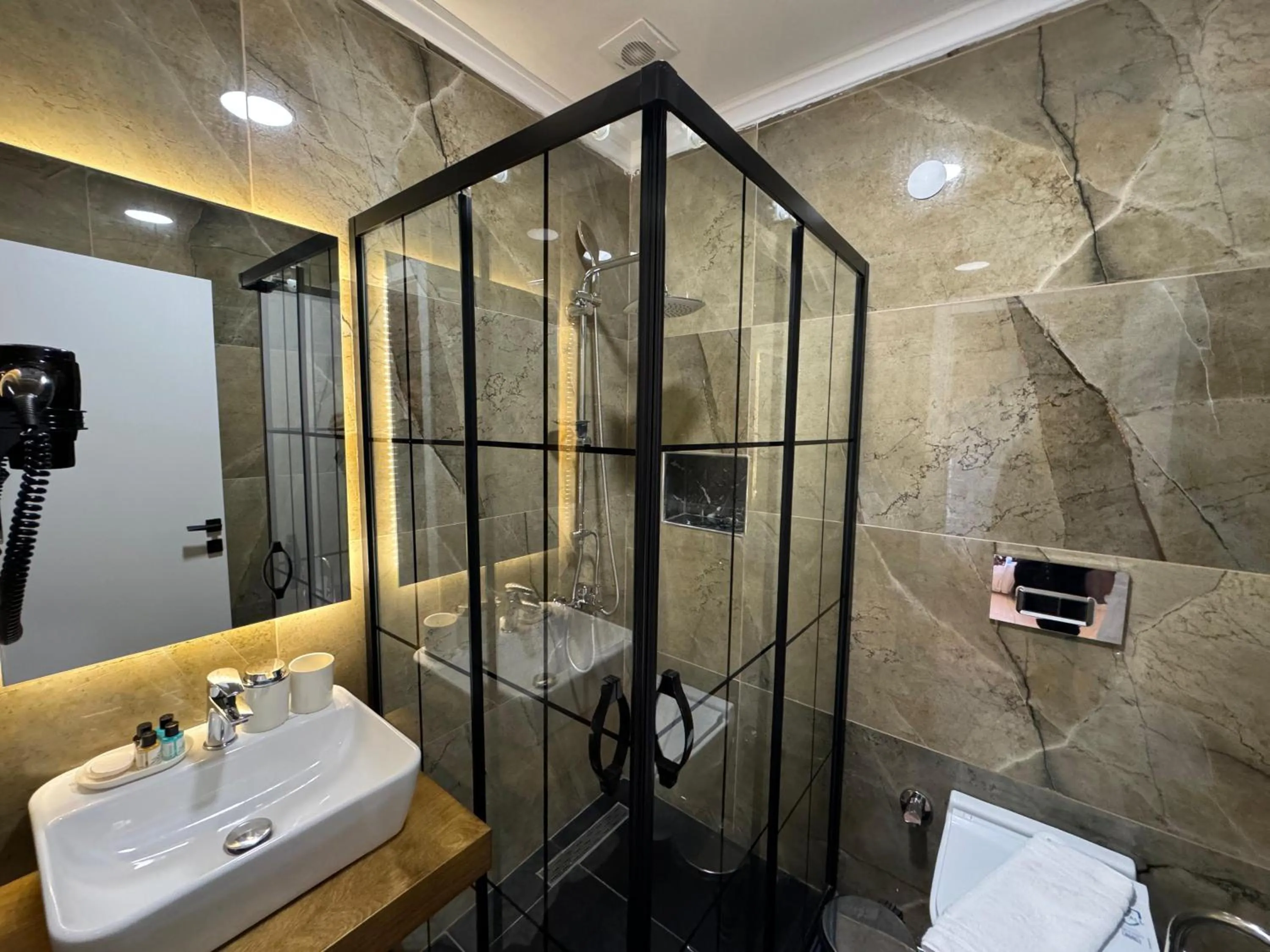 Shower in Istanbul Airport Treekos Suite Hotel