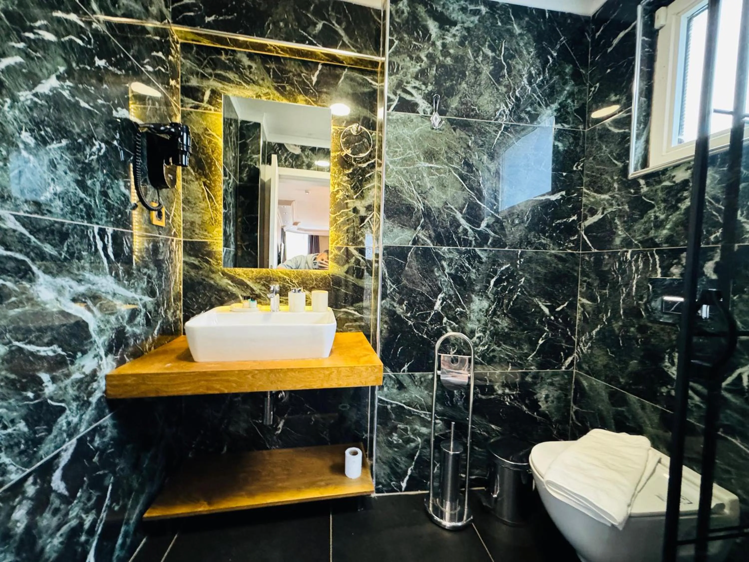 Shower in Istanbul Airport Treekos Suite Hotel