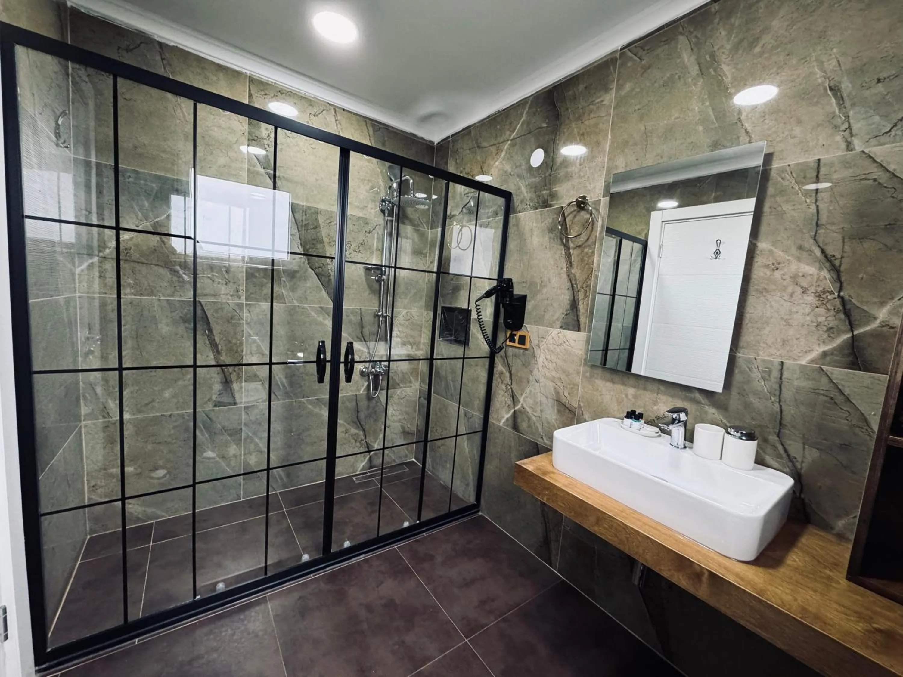 Shower in Istanbul Airport Treekos Suite Hotel