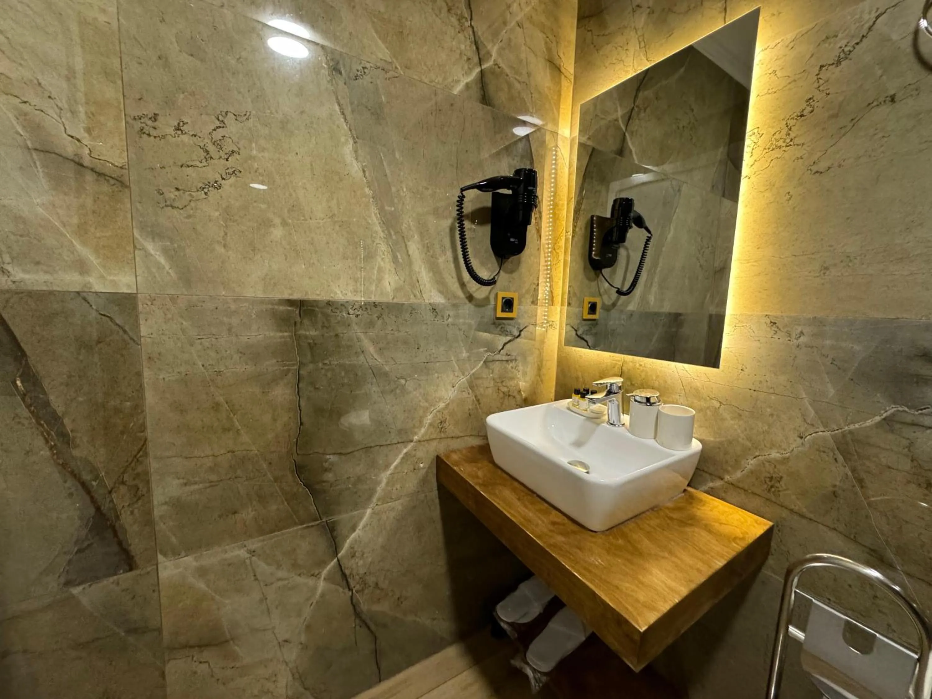 Shower in Istanbul Airport Treekos Suite Hotel