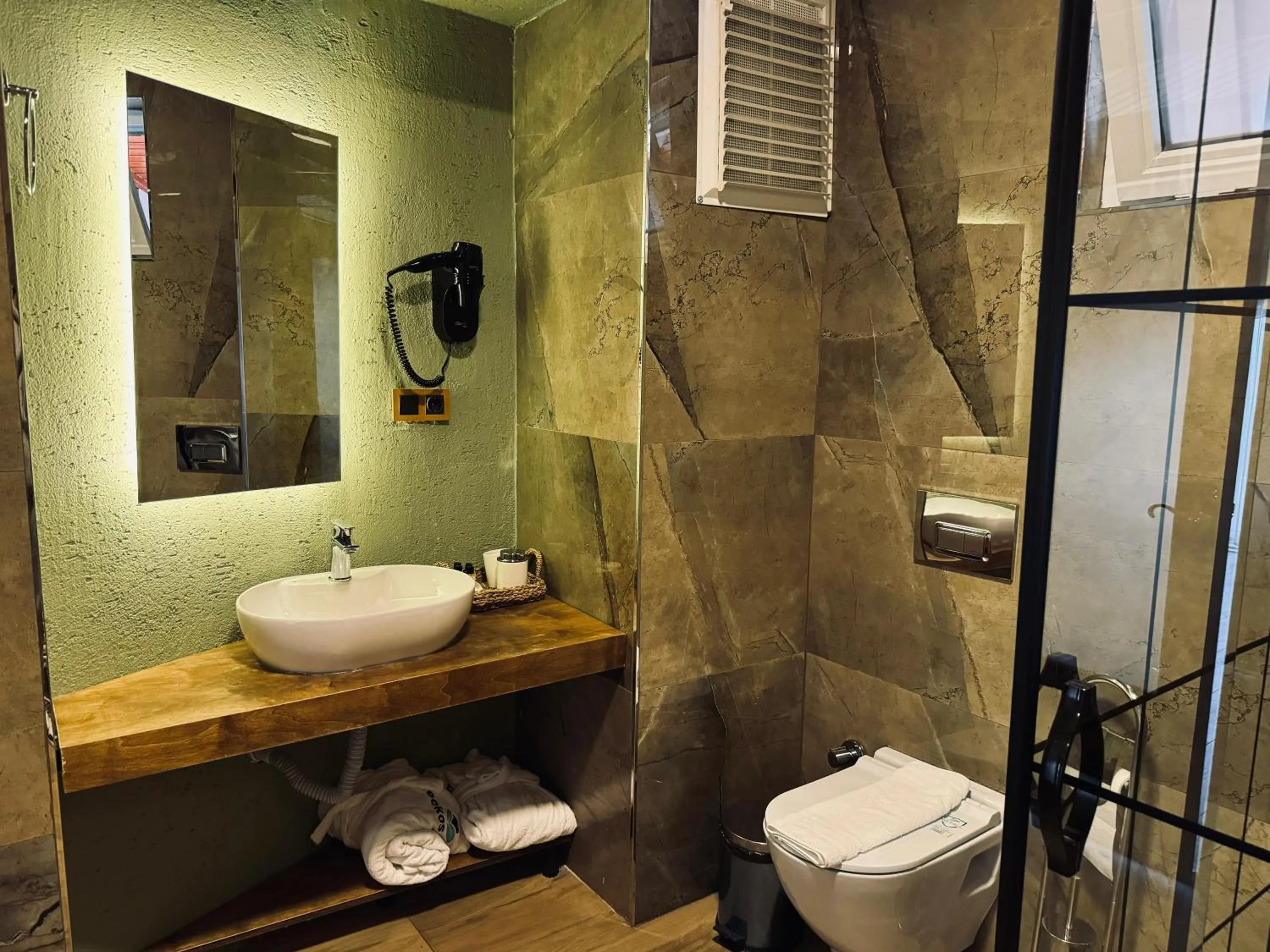 Shower in Istanbul Airport Treekos Suite Hotel