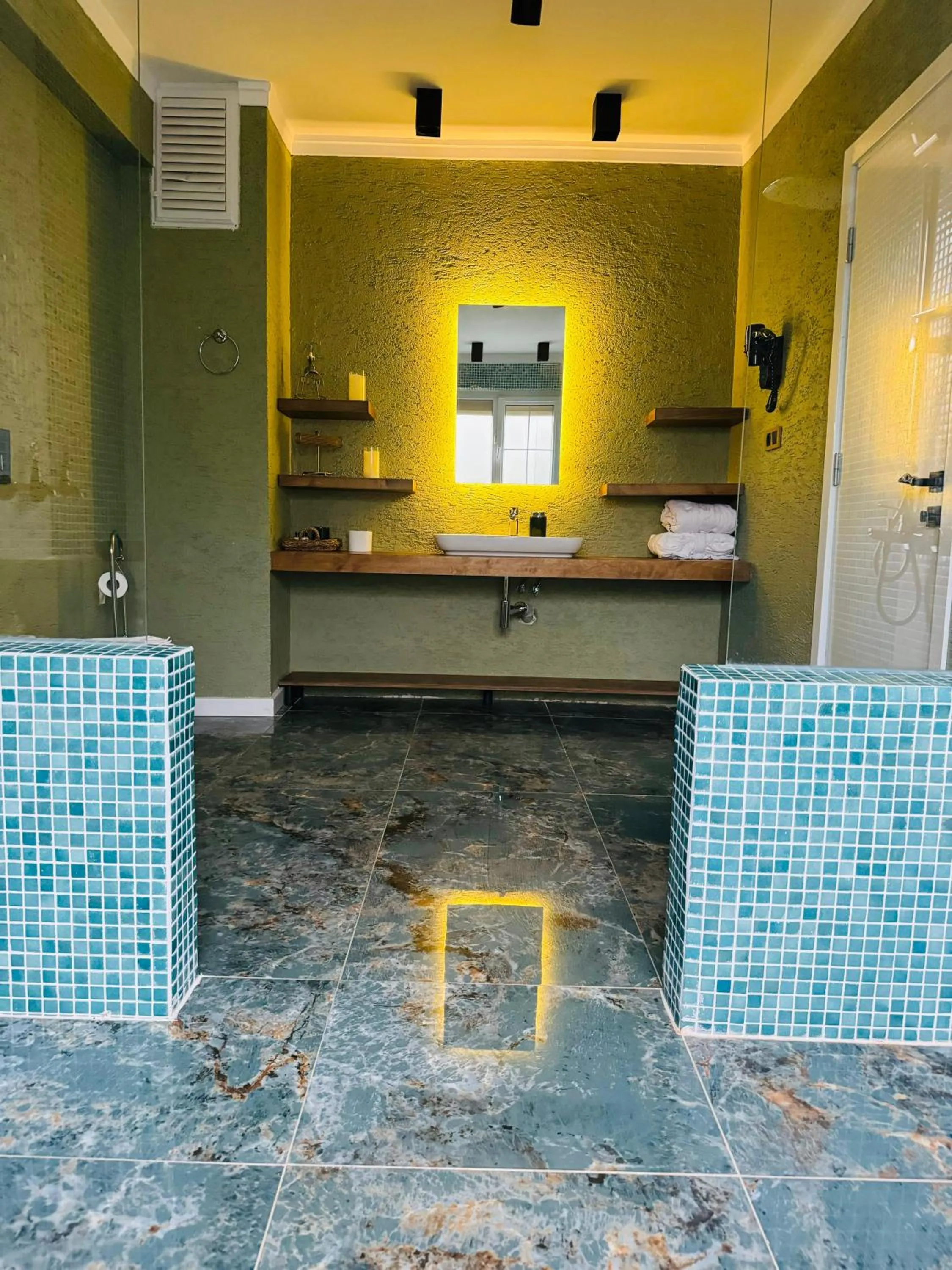 Toilet in Istanbul Airport Treekos Suite Hotel