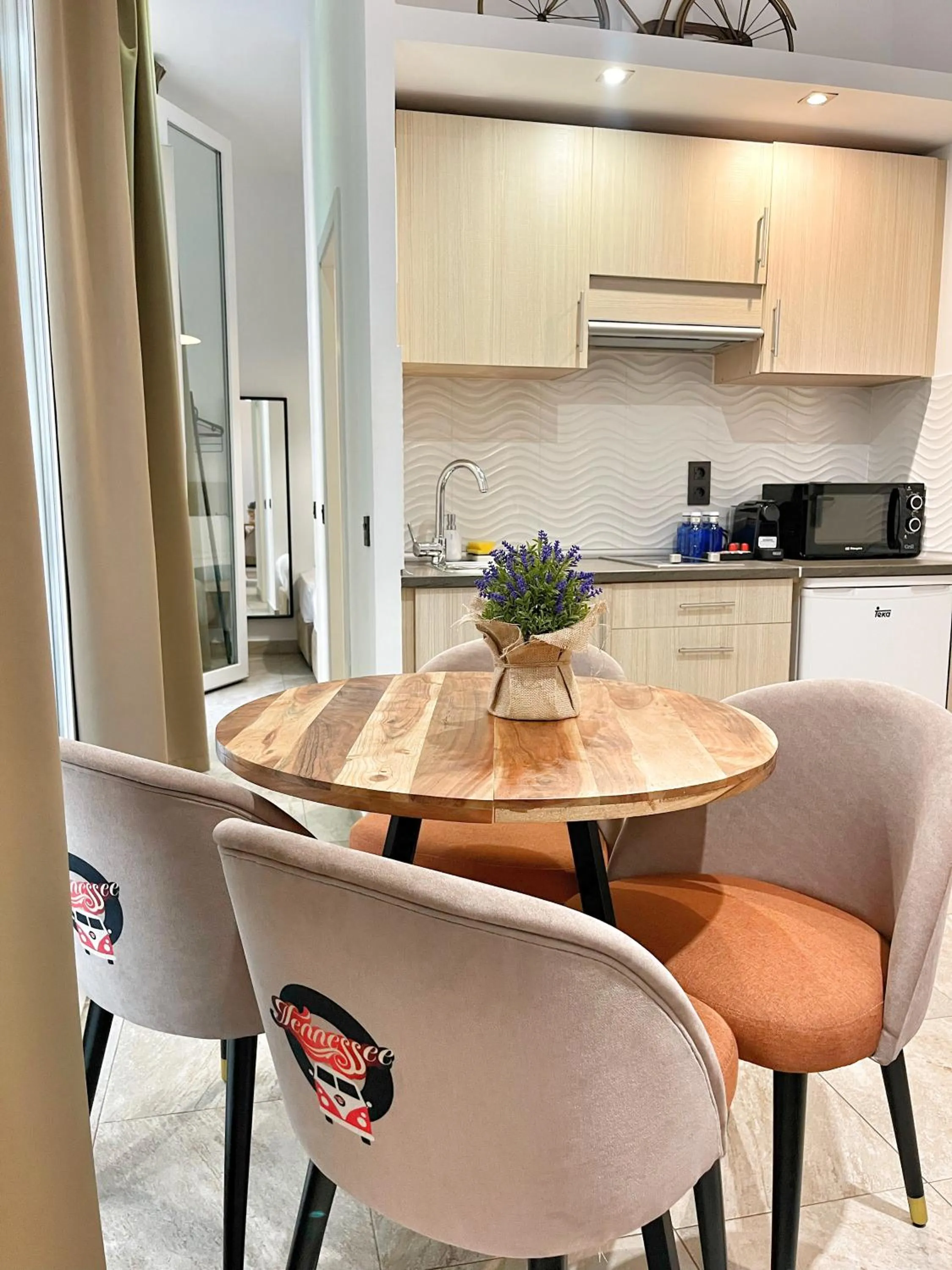 Dining area in Tennessee Urban Suites