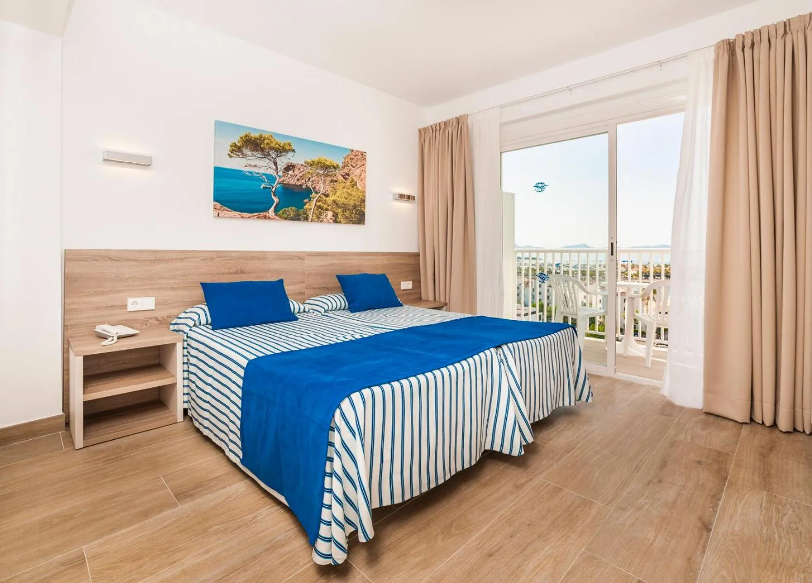 Photo of the whole room, Bed in Globales Condes de Alcudia