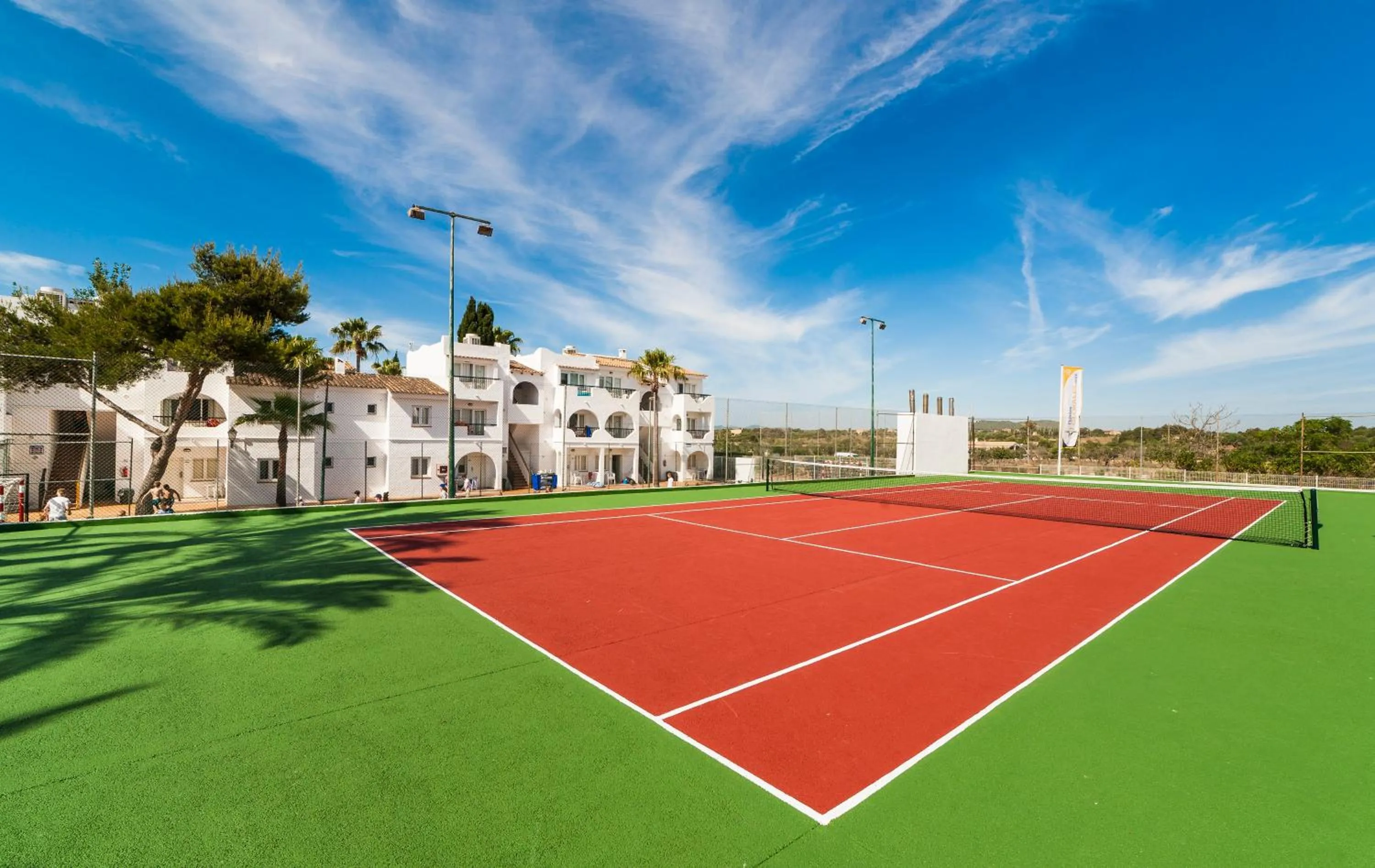Tennis court in Globales Bouganvilla