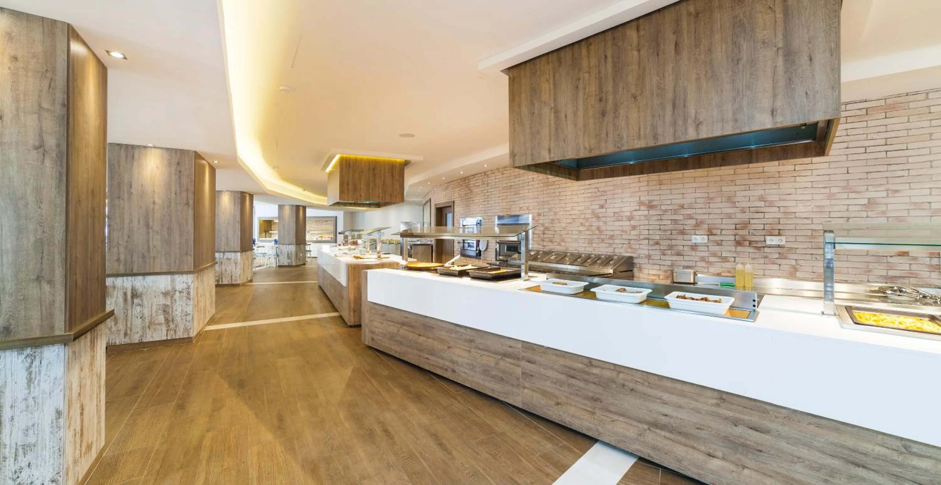 Restaurant/places to eat in Globales Bouganvilla