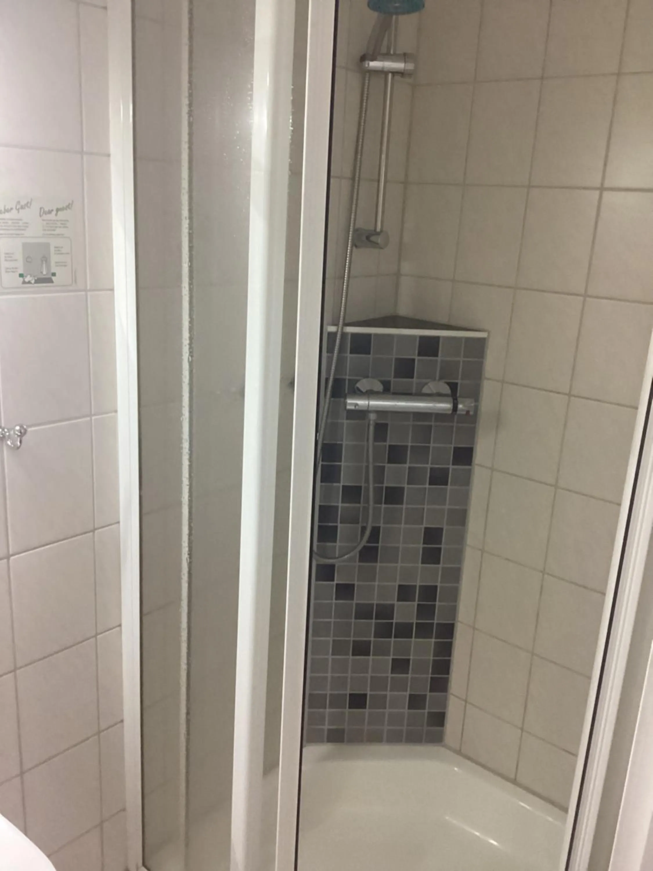 Shower in Hotel Eintracht