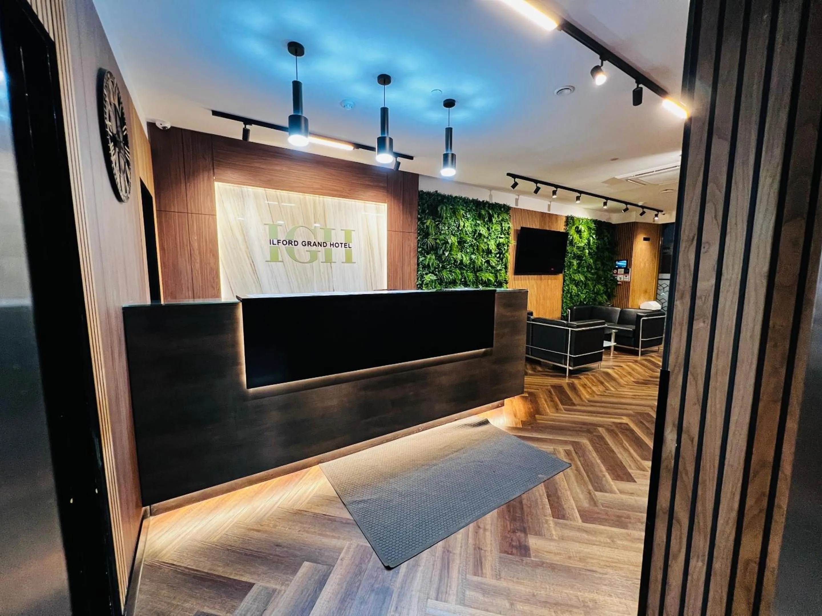 Lobby or reception in Ilford Grand Hotel