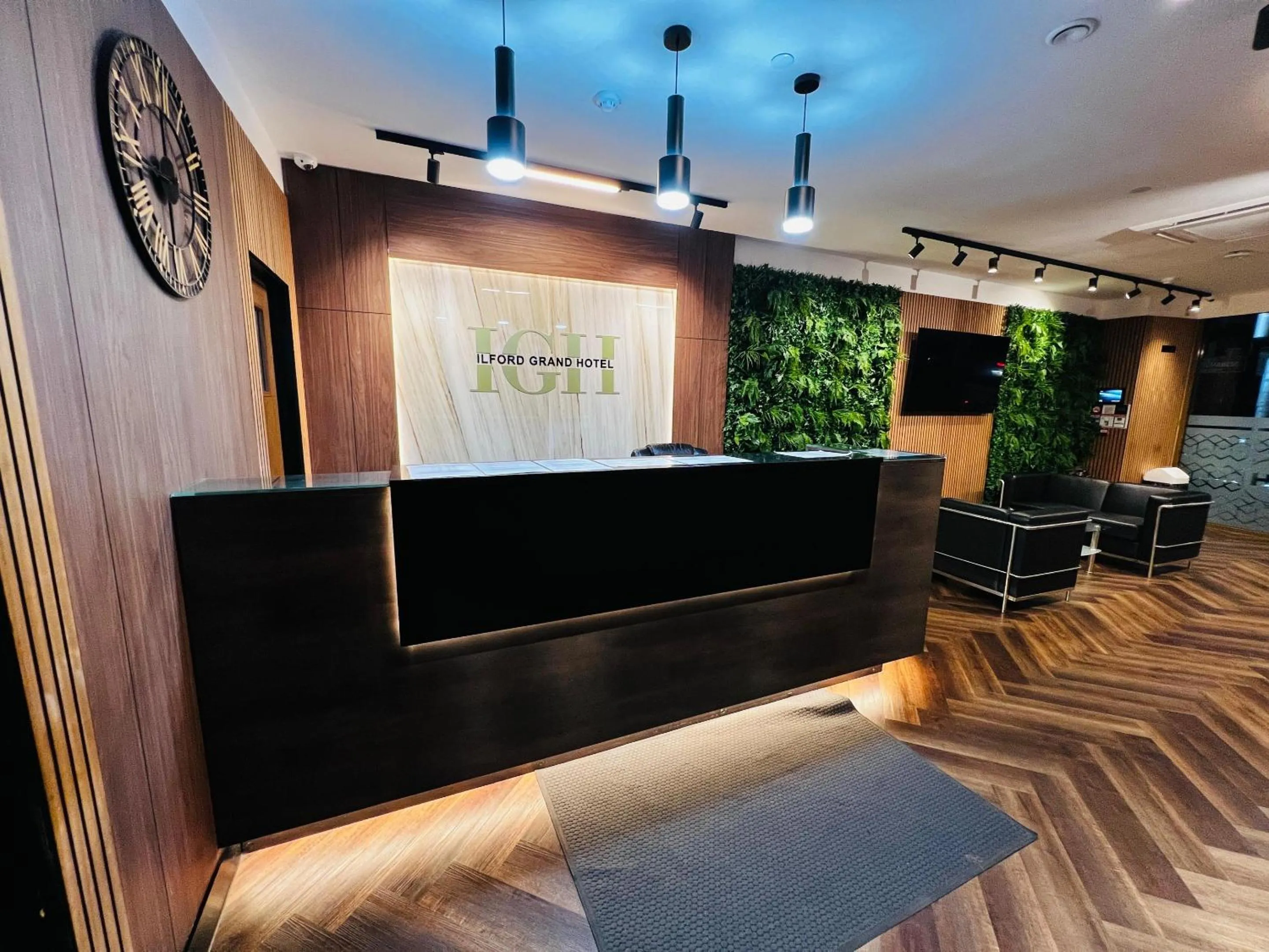Lobby or reception in Ilford Grand Hotel