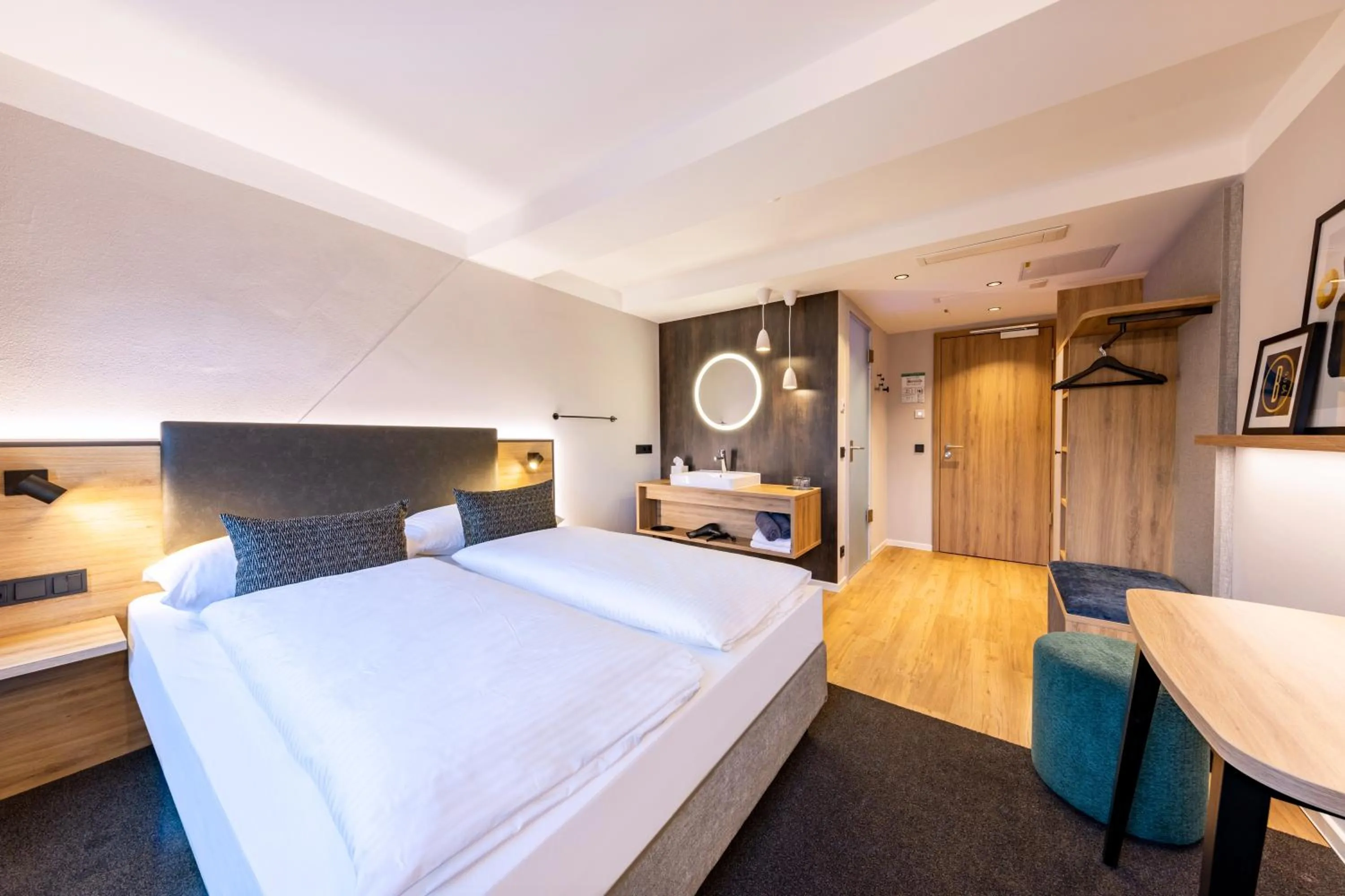 Photo of the whole room, Bed in BOLLWERK Lifestyle Hotel, automatisiertes Hotel mit Self Check In