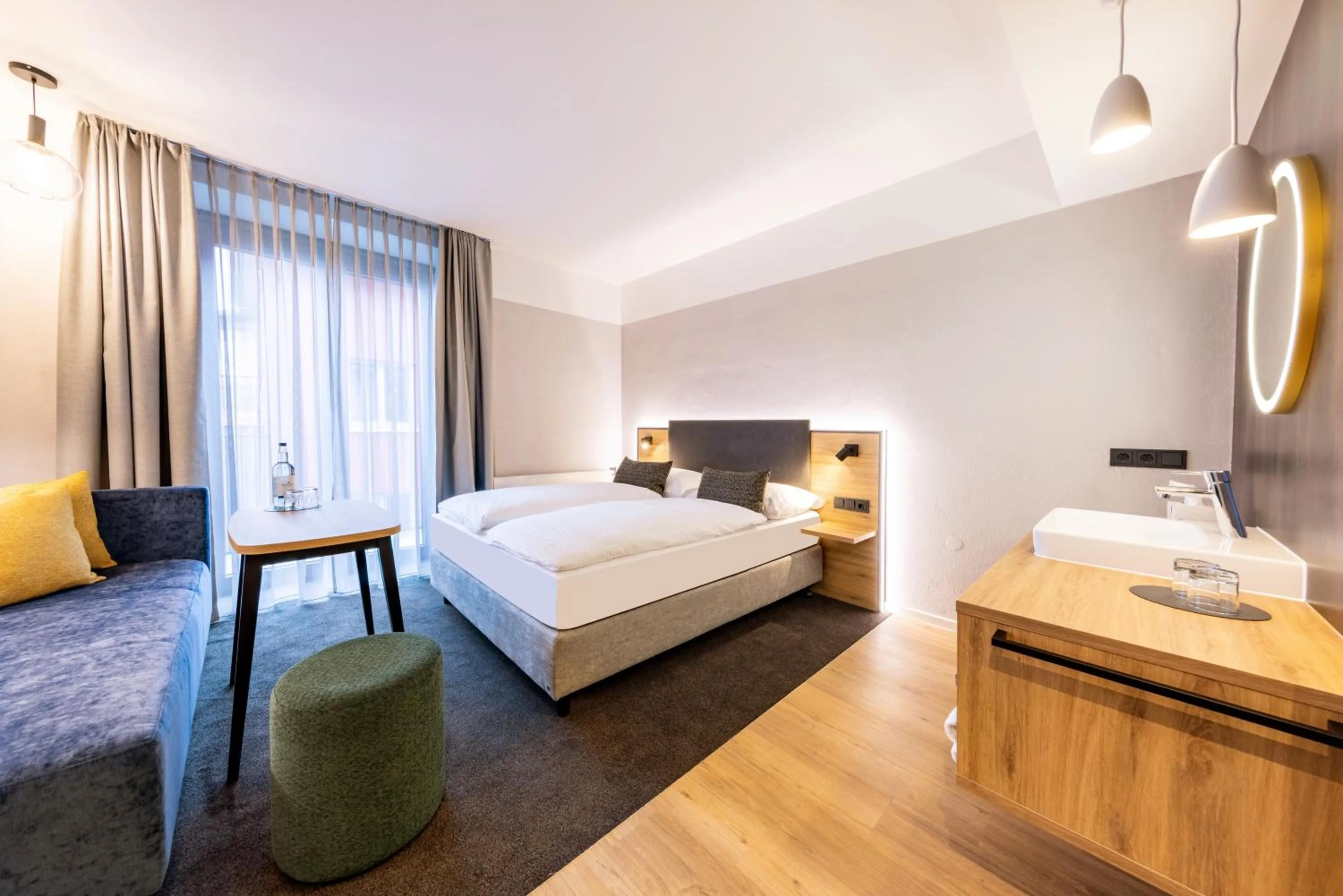 Photo of the whole room, Bed in BOLLWERK Lifestyle Hotel, automatisiertes Hotel mit Self Check In