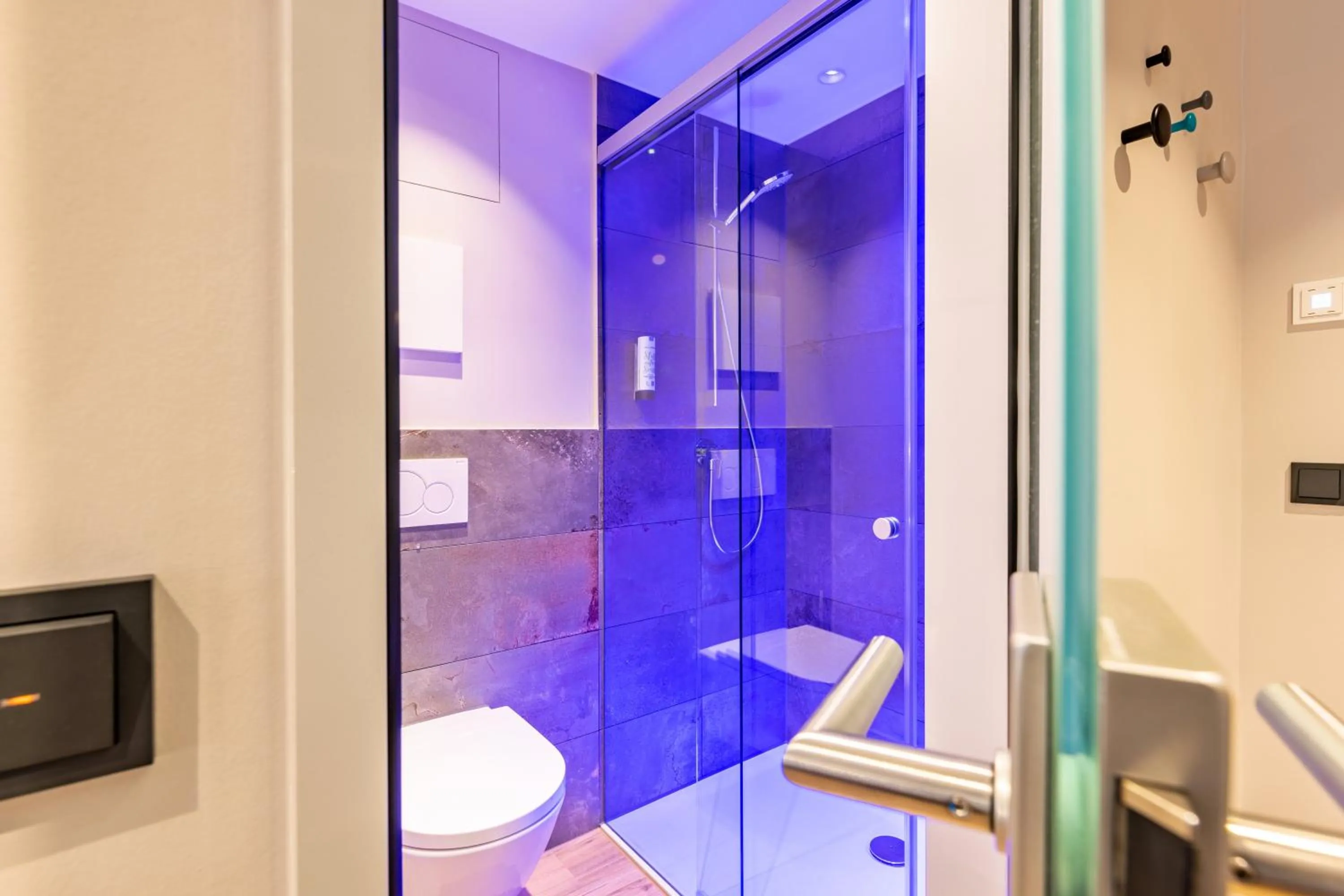 Bathroom in BOLLWERK Lifestyle Hotel, automatisiertes Hotel mit Self Check In