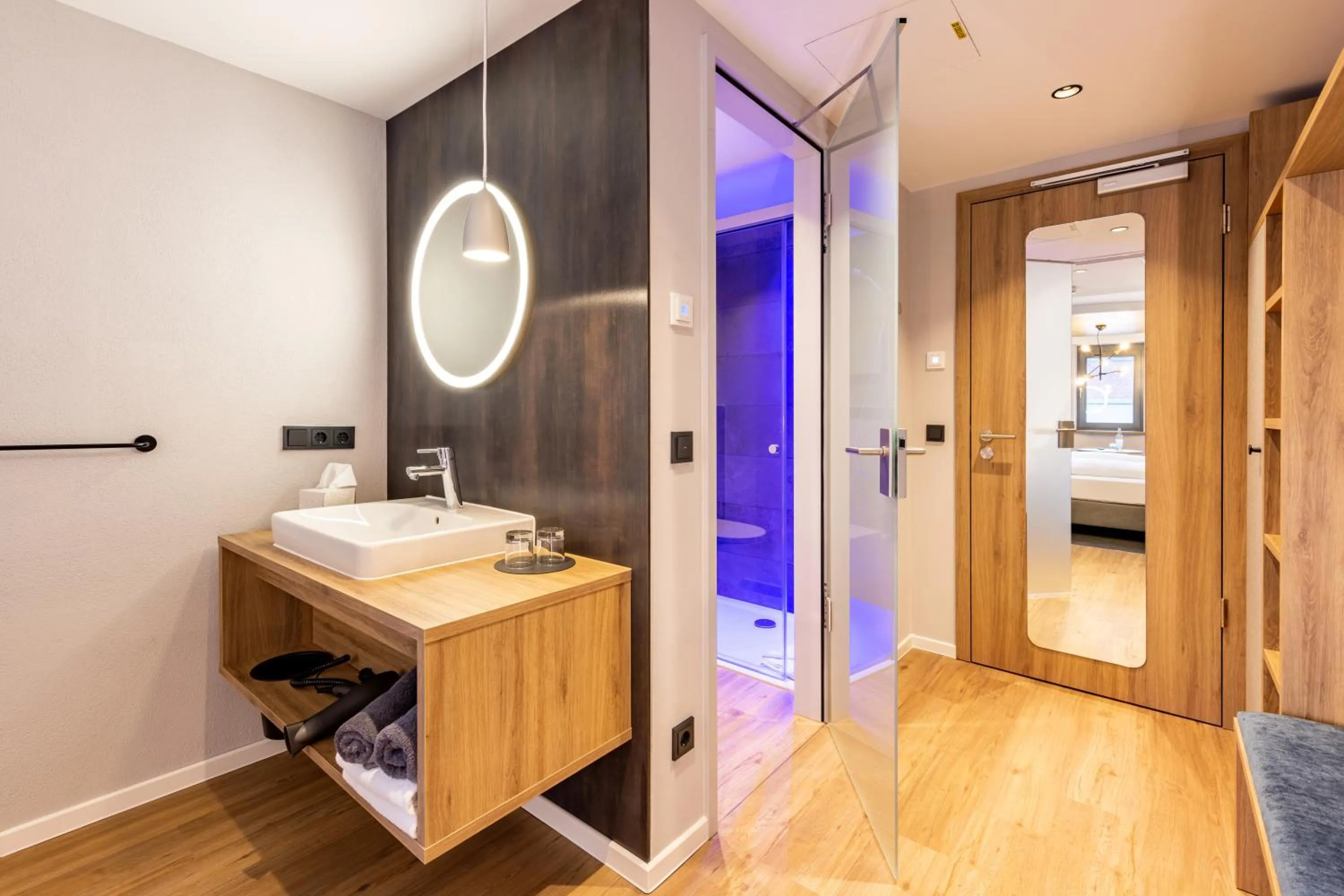 Photo of the whole room, Bed in BOLLWERK Lifestyle Hotel, automatisiertes Hotel mit Self Check In