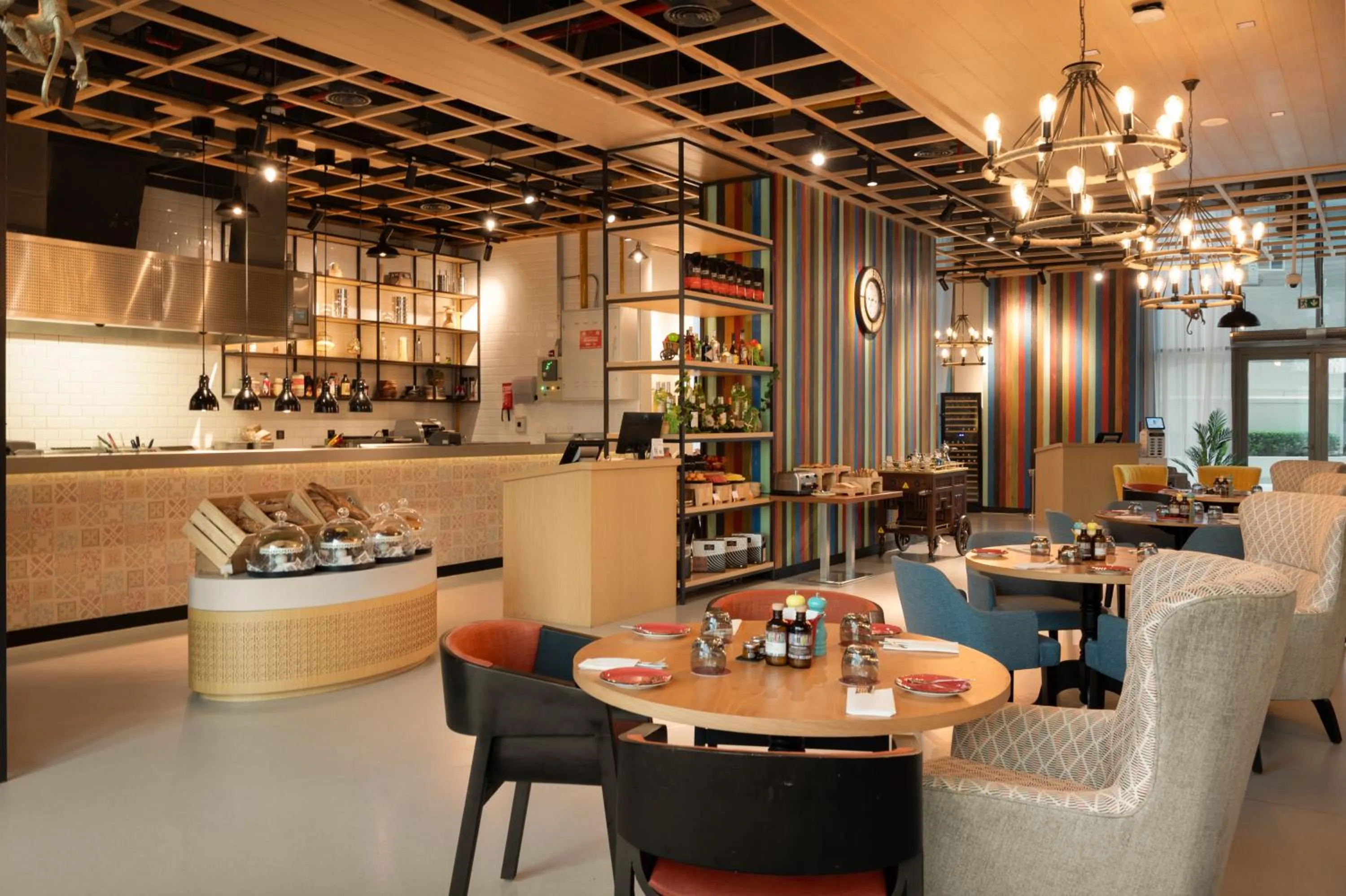 Restaurant/places to eat in NH Collection Dubai The Palm