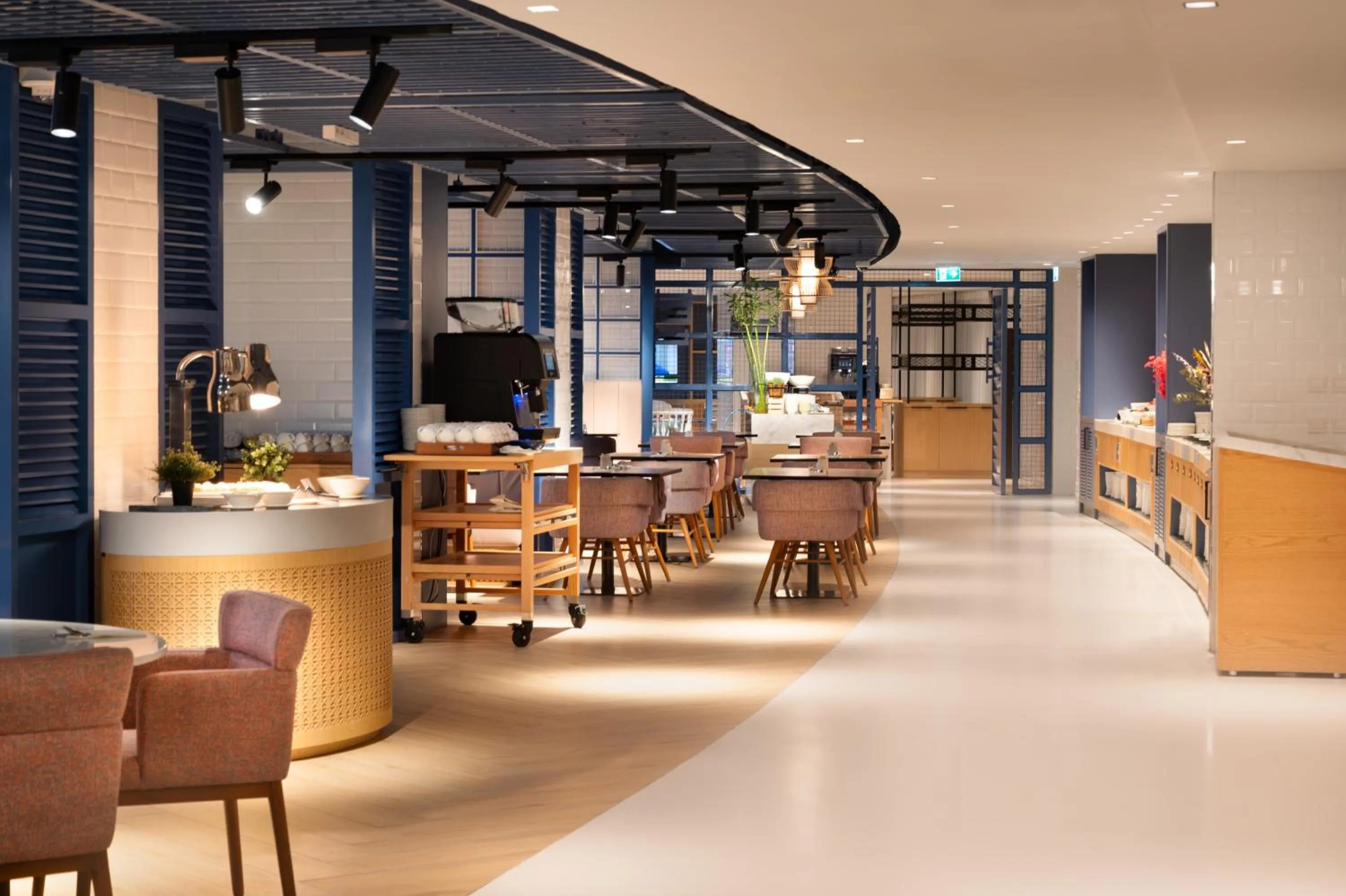 Restaurant/places to eat in NH Collection Dubai The Palm