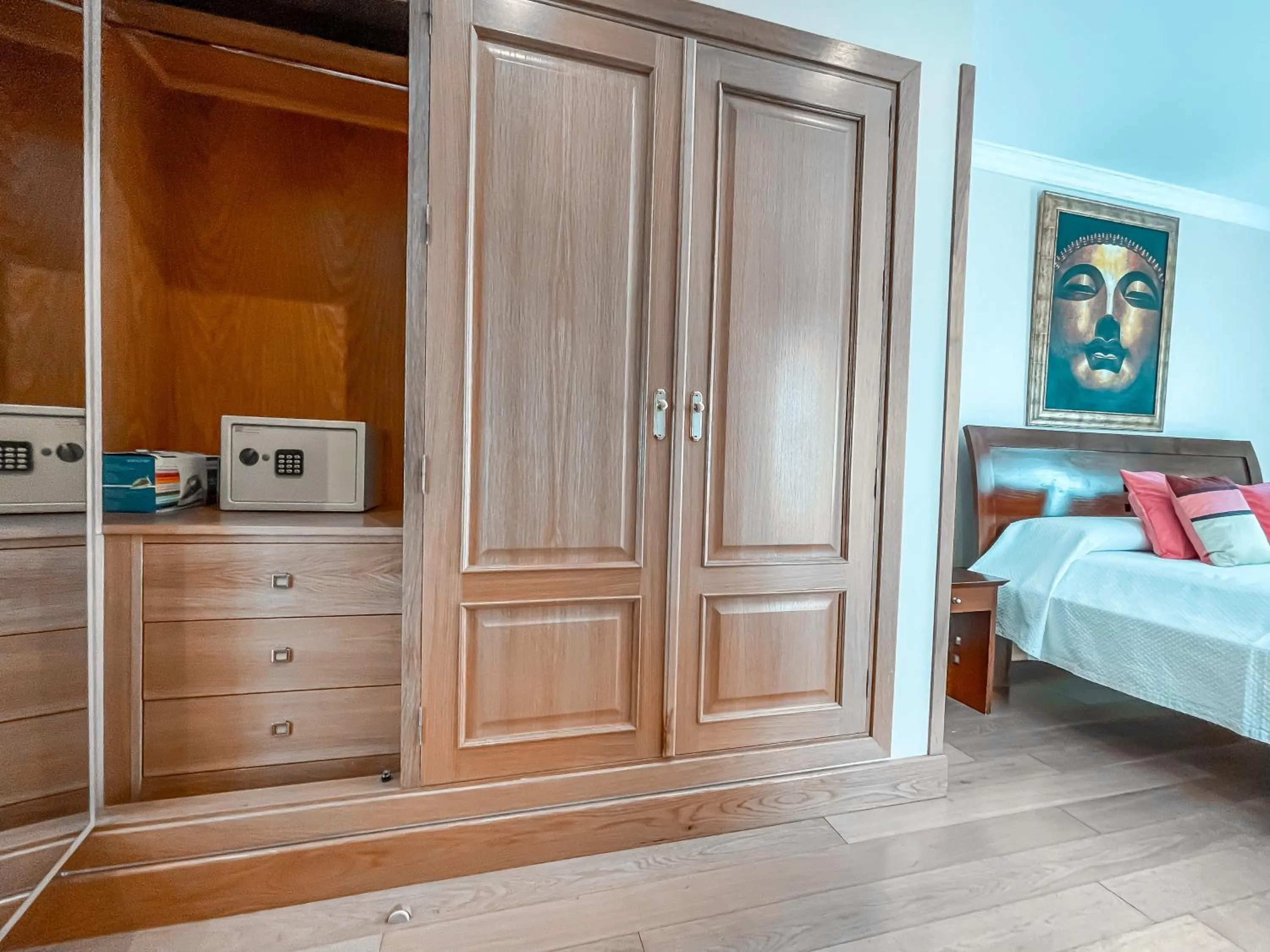 safe, Bed in The Marbella Heights Boutique Hotel