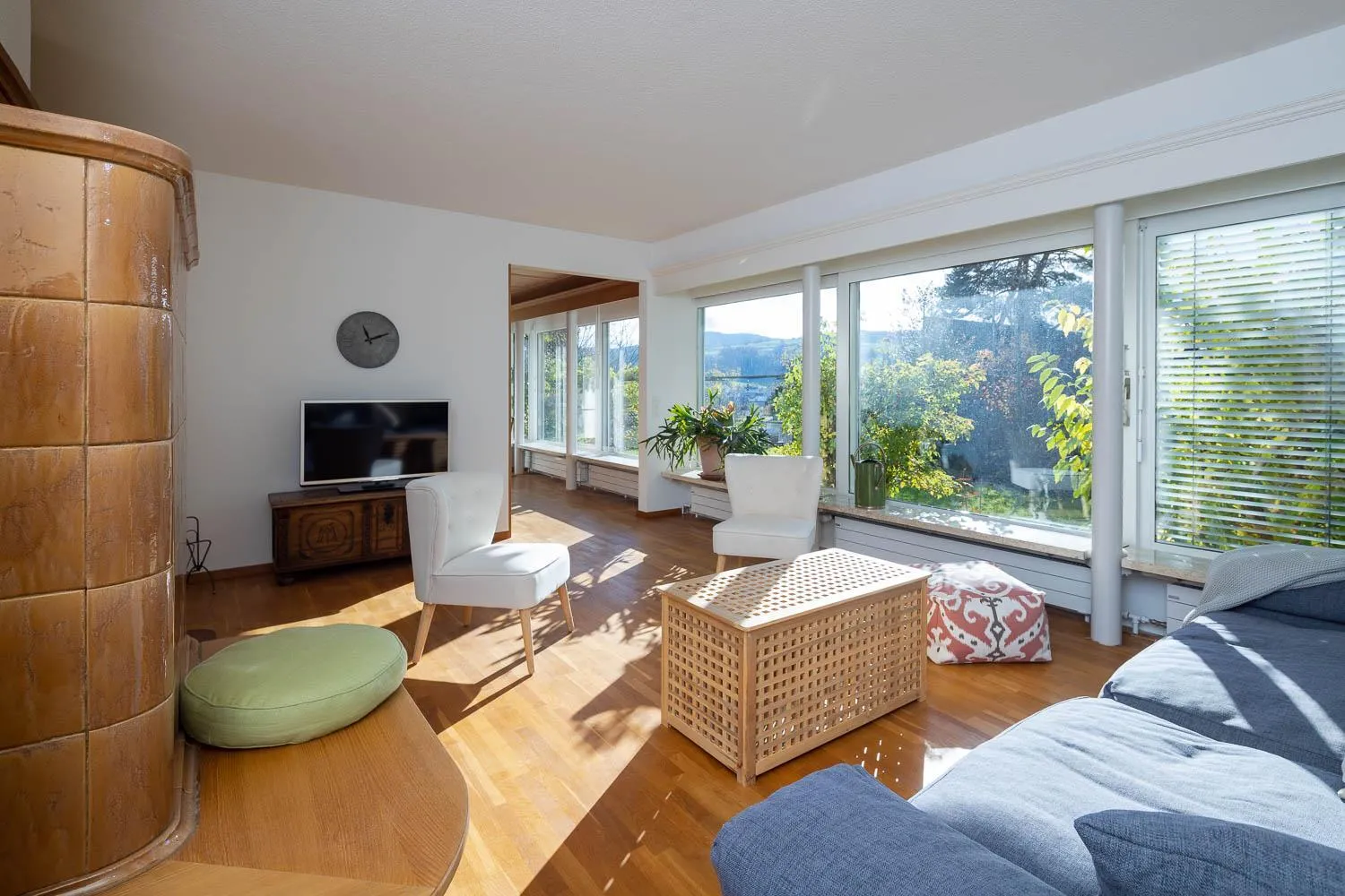 Luxury apartment with terrace and garden free parking smart TV etc