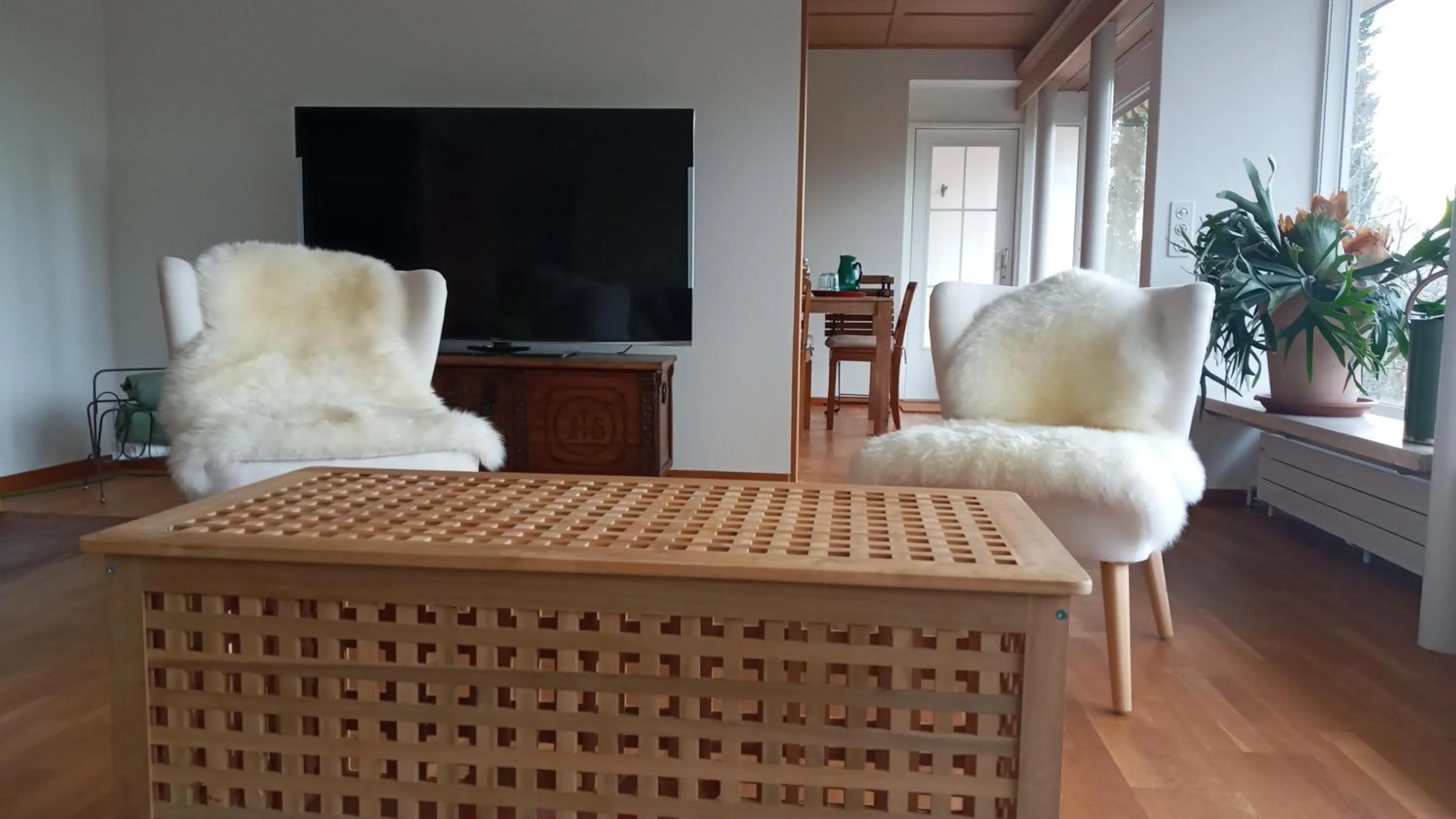 Luxury apartment with terrace and garden free parking smart TV etc