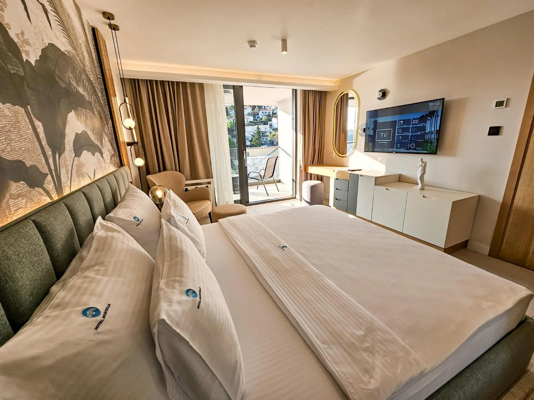 TV and multimedia, Bed in The New Hotel Mediteran - VILLA Edition
