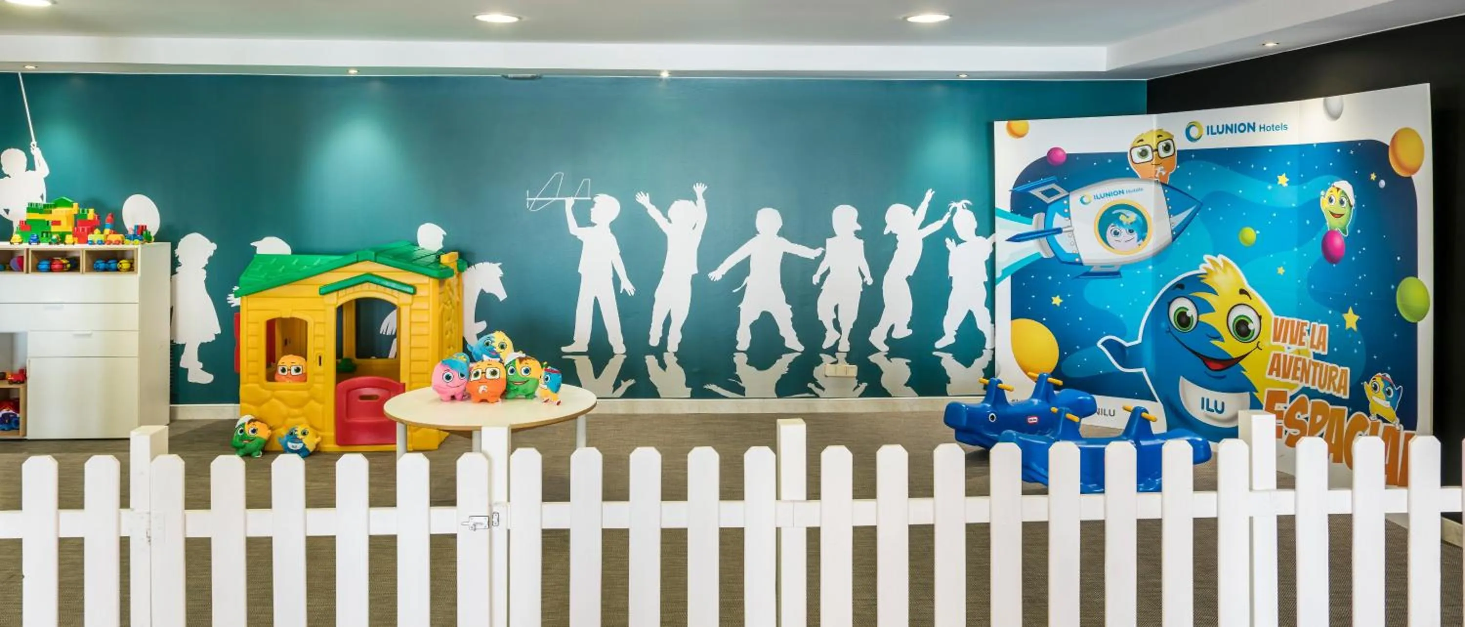 Kids's club in Ilunion Caleta Park