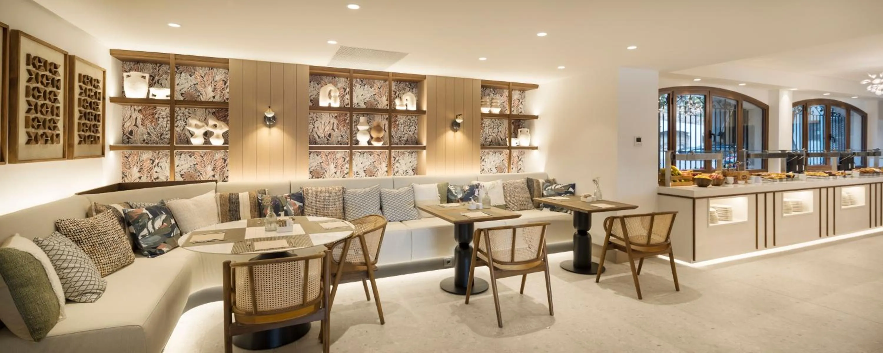 Restaurant/places to eat in Ilunion Caleta Park